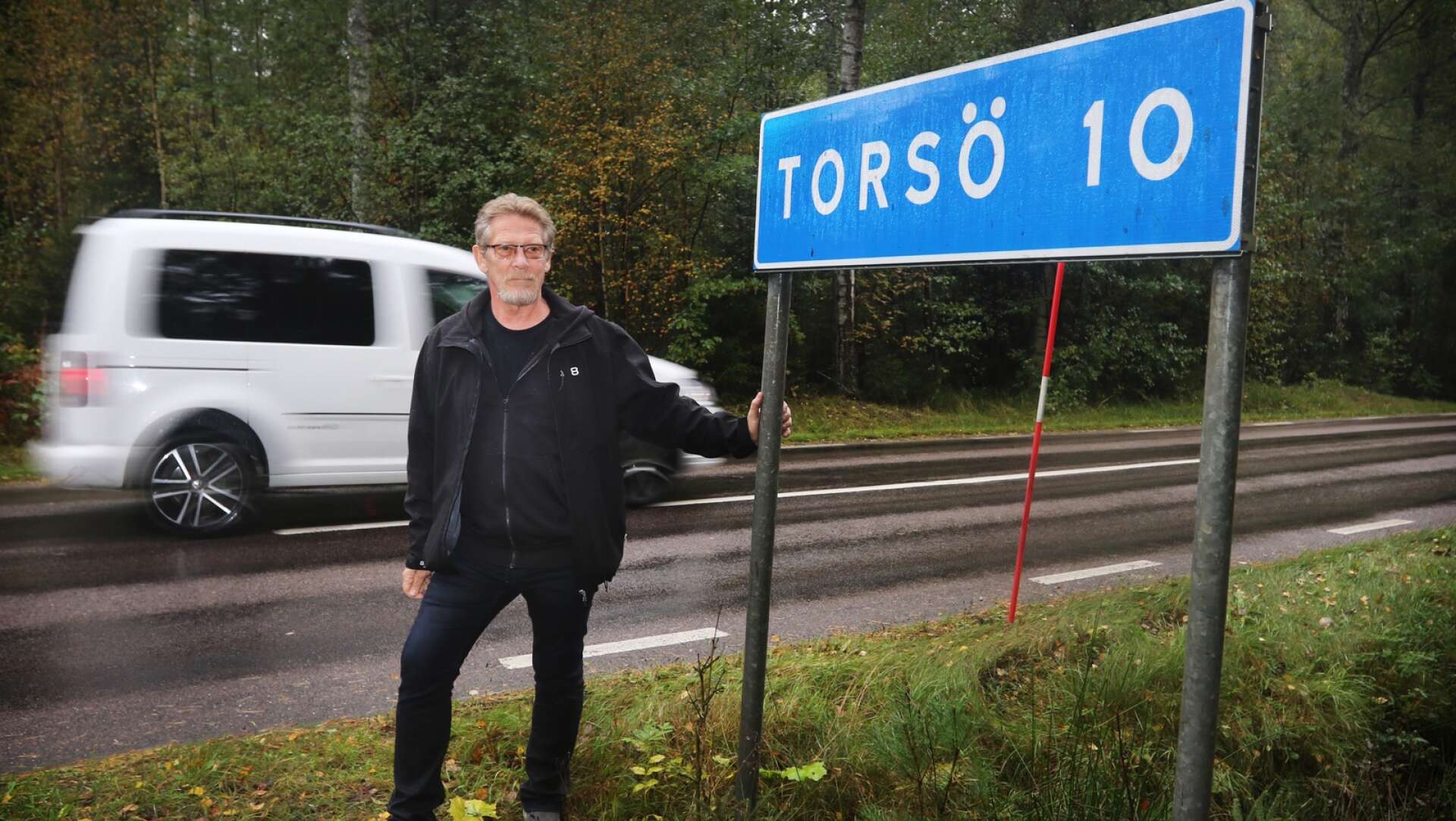 Peter Lundh vill, i ett medborgarförslag, göra en cykelväg till Torsö. Kommunen bifaller förslaget och kommer att jobba för att den cykelvägen prioriteras.
