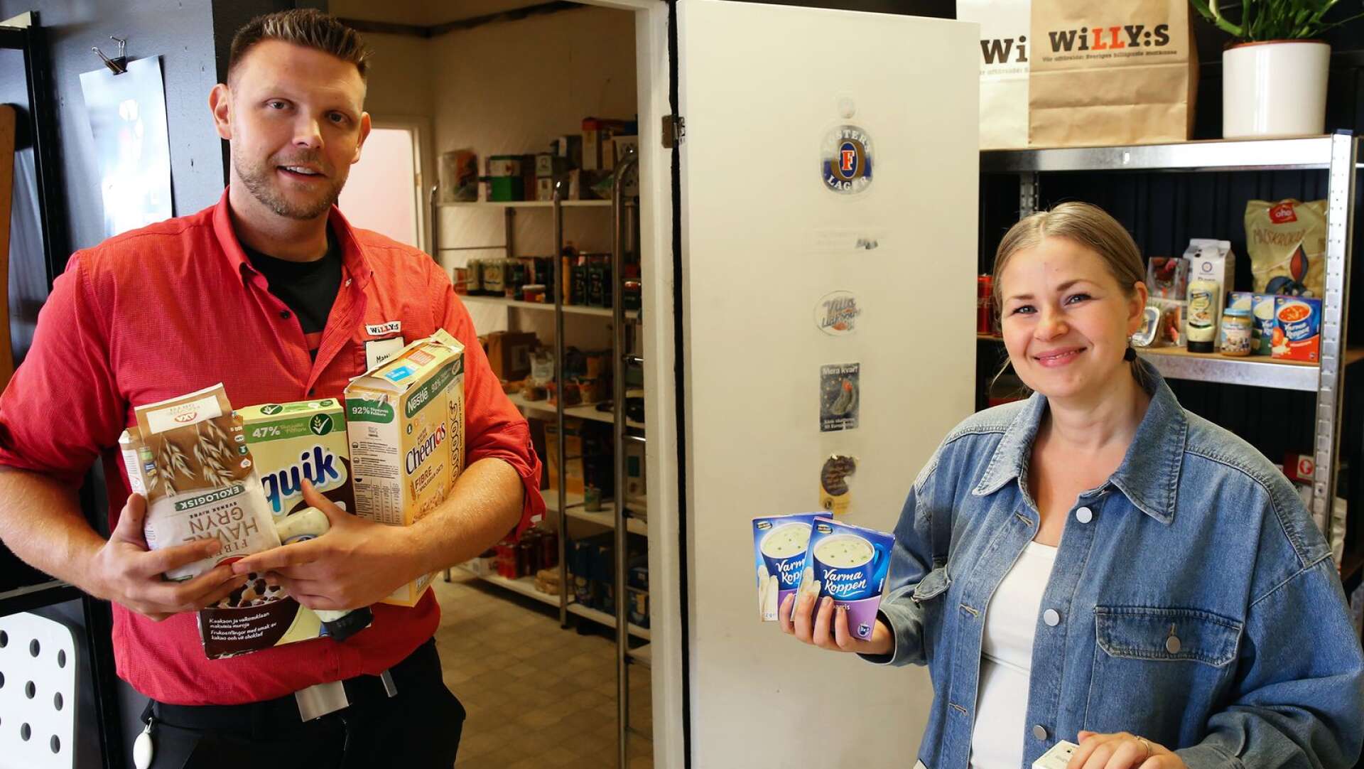 Mattias Magnusson, butikschef på Willys, och Madeleine Lindvall, verksamhetschef på Agape second hand, är redo att göra en insats för behövande i Lidköping och samtidigt bidra till minskat matsvinn.