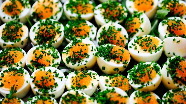 En äggbrist kan uppstå i påsk efter salmonellautbrott.