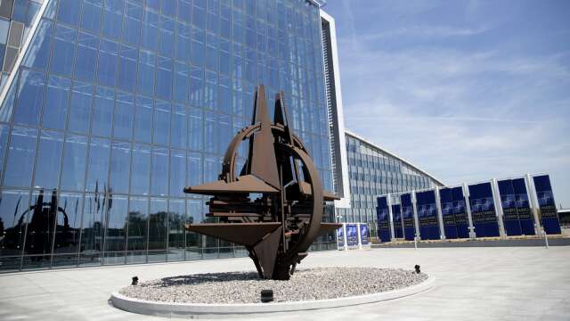 Nato-symbolen utanför högkvarteret i Bryssel.