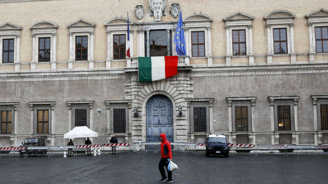 Det är folktomt utanför Frankrikes ambassad i Rom. Arkivbild.