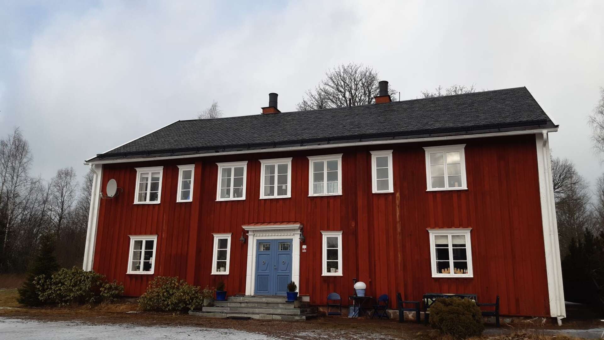 Herrgården beboddes under flera år av vissångaren och trubaduren Gunde Johansson. 