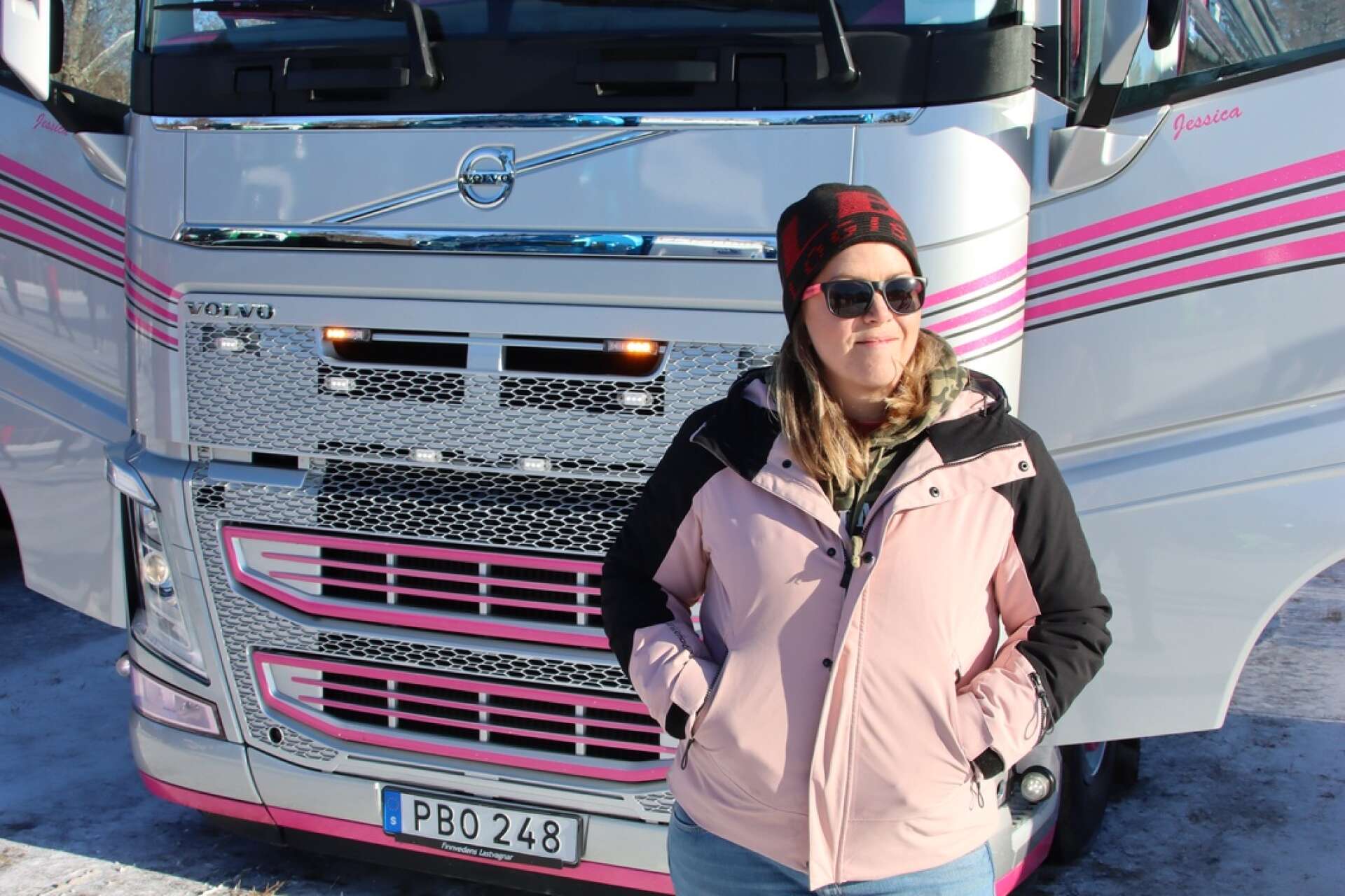 Jessica Nyberg, från Väse, trivs med livet som lastbilschaufför. 