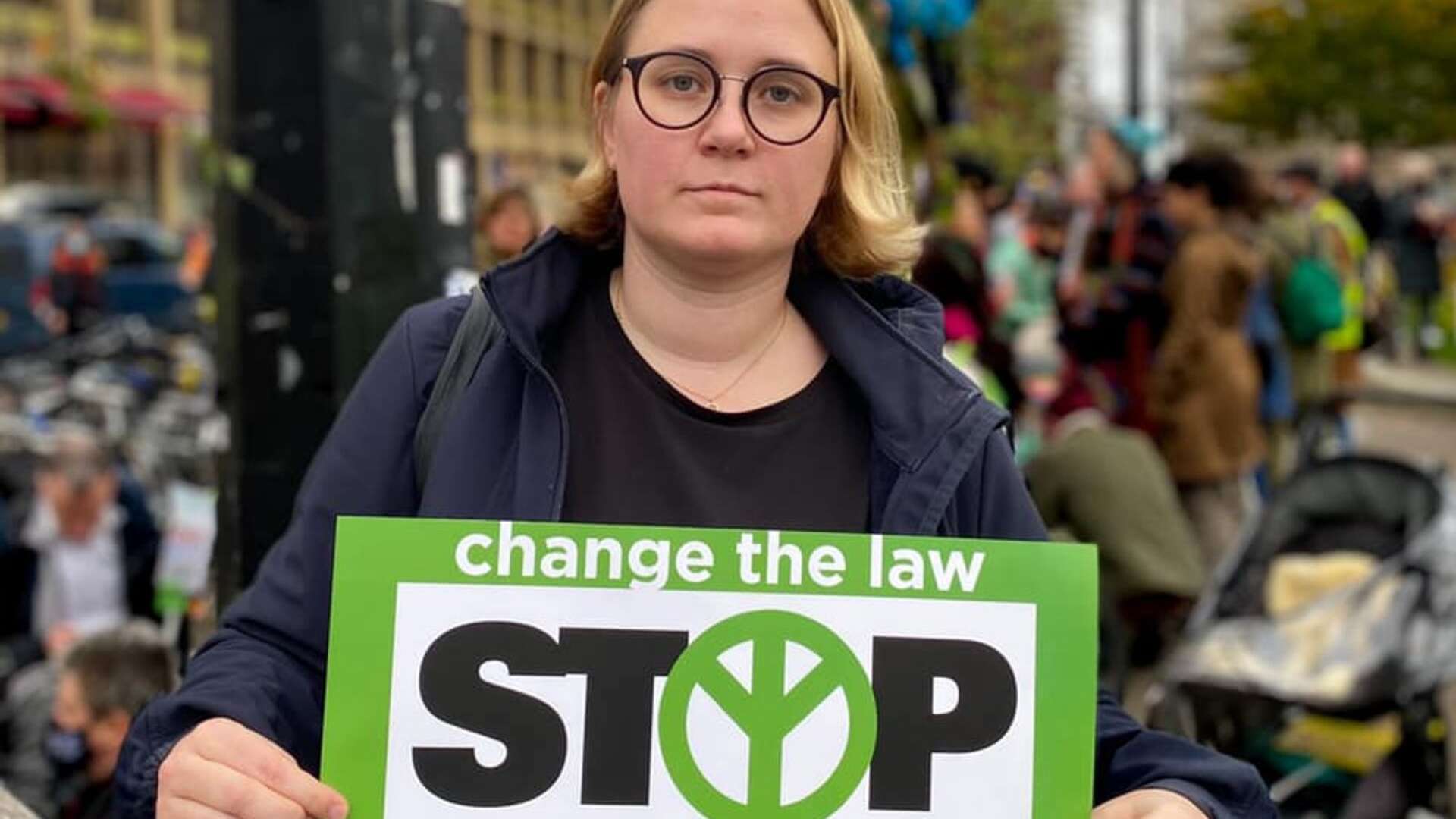Vid klimatmötet deltog Elin Segerlind en demonstration för klimatet. 