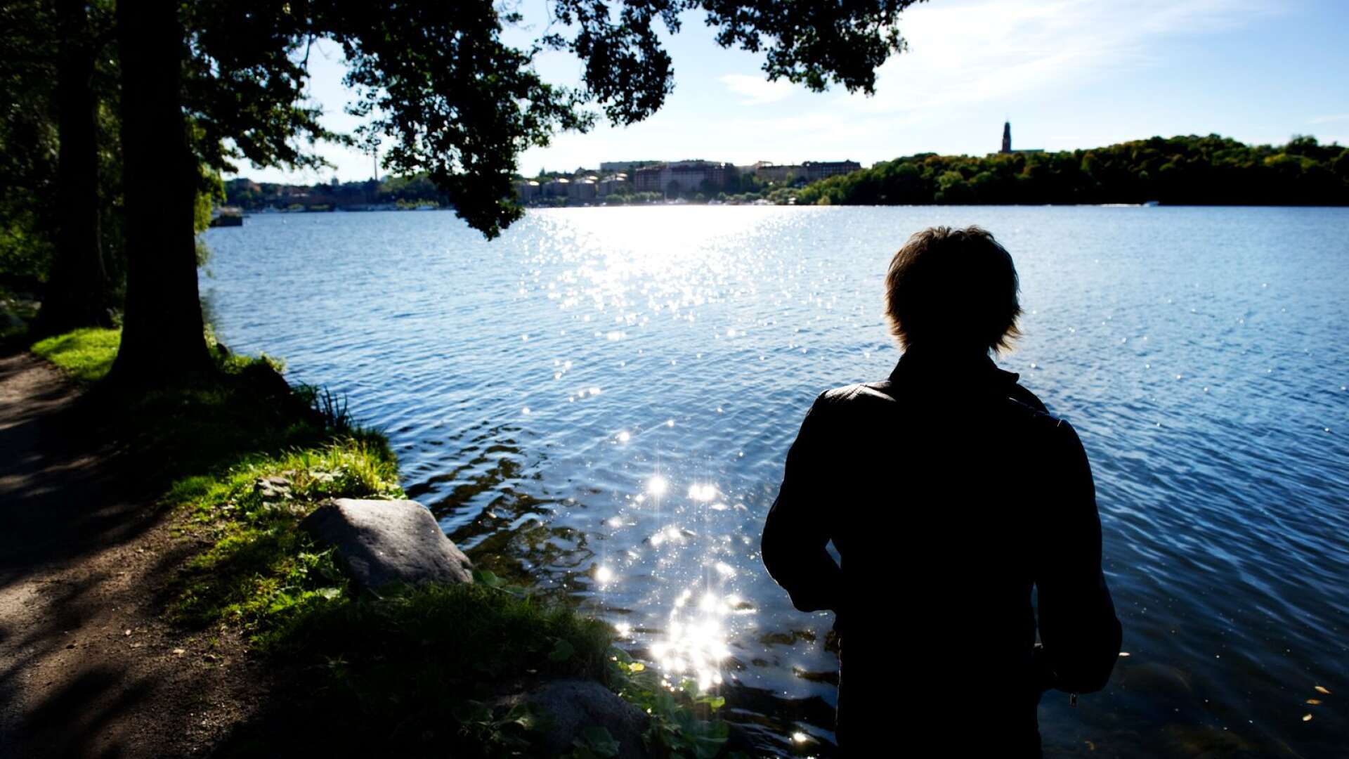 Ofrivillig ensamhet är vår moderna tids gissel och är ett ännu större hot mot folkhälsan än rökning, skriver Helene Torvaldsdotter Dehring och Henrik Samuelsson.