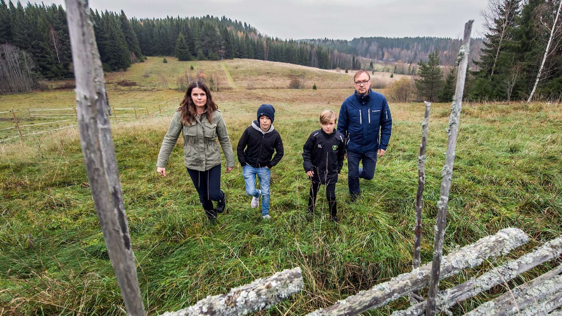 Familjen Lindh och de andra som bor nära den planerade täkten i Ulvsby hoppas på Mark- och miljööverdomstolen. Nu har Karlstads kommun gjort sitt slutyttrande.