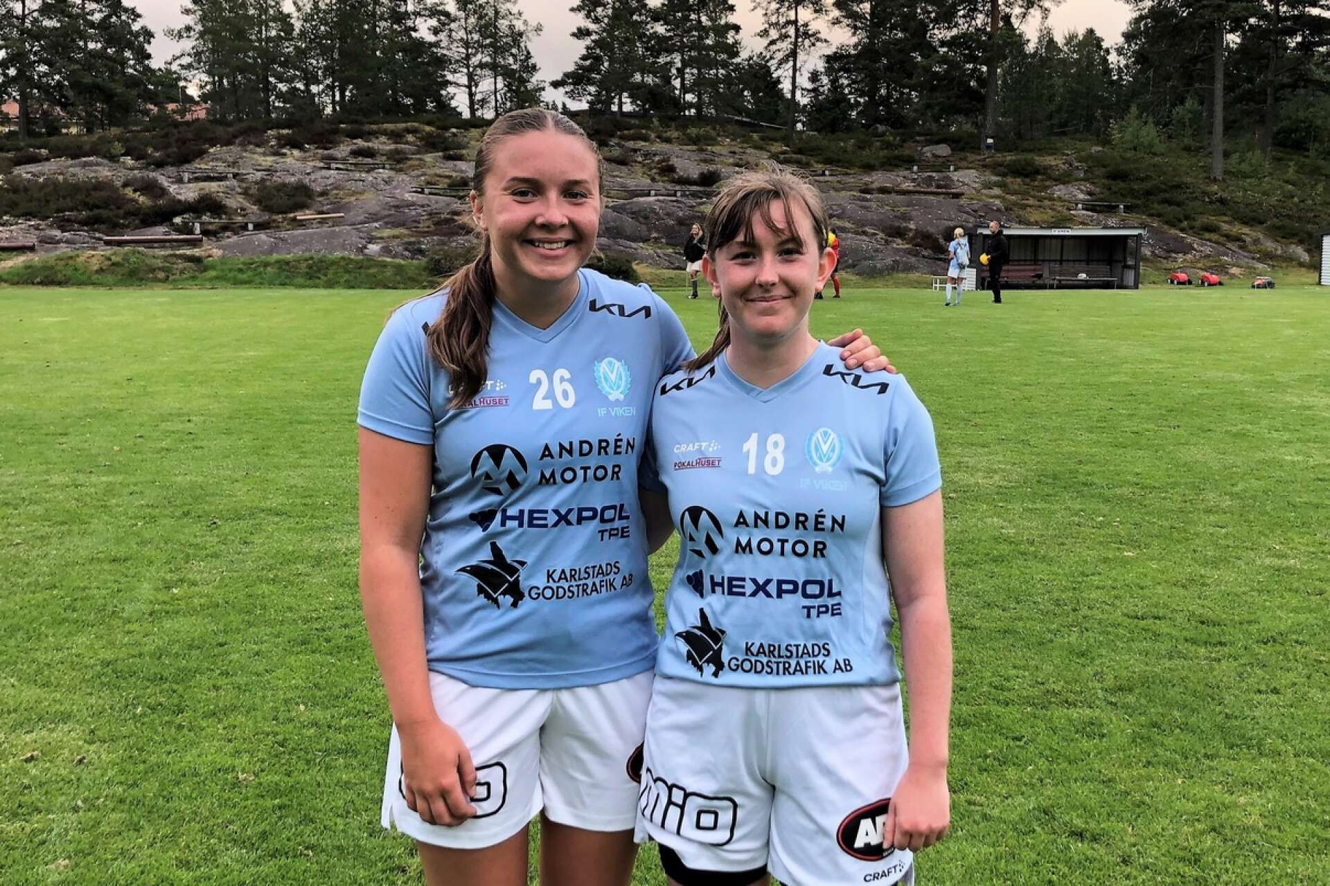 Säffletjejerna Adina Jansson och Åsa Olsson förstärker Viken inför höstsäsongen i division 2.
