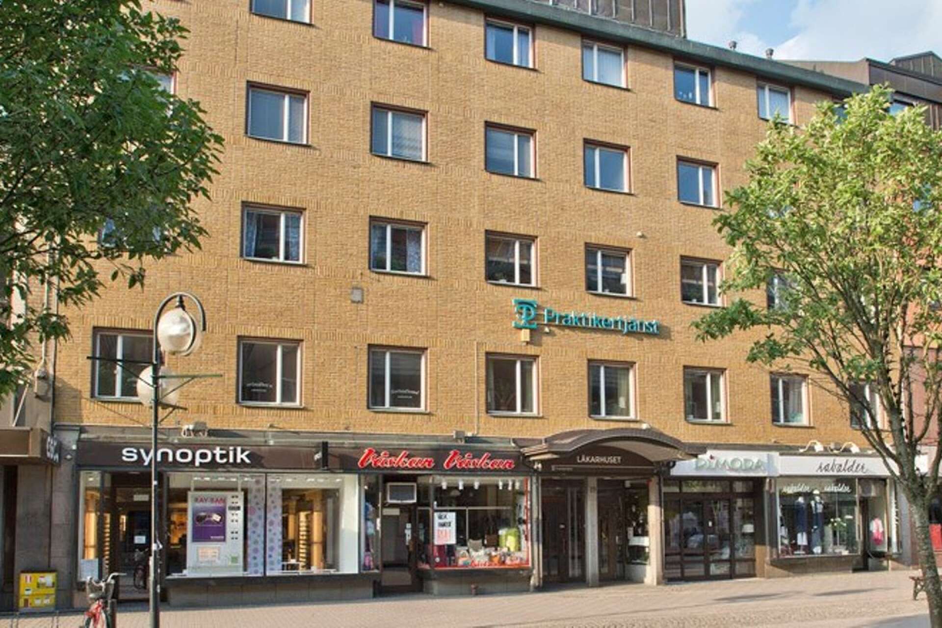 Läkarhuset på Drottninggatan i Karlstad har köpts av Stadsrum fastigheter.
