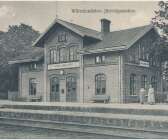 Stationshuset stod klart 1879, samma år som hela Bergslagsbanan från Falun till Göteborg invigdes. Bild från Järnvägsmuseet.