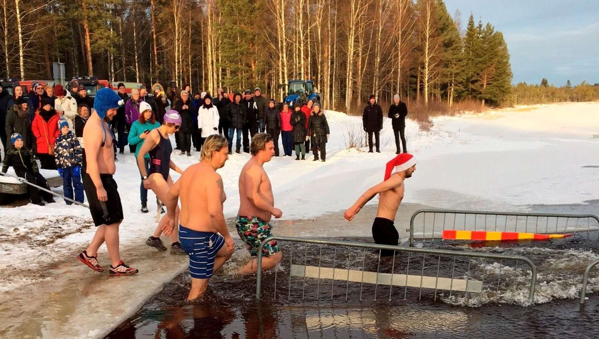 Ice Bear Challenge, juldagsdopp i Hagfors till förmån för diabetsforskning 2018.