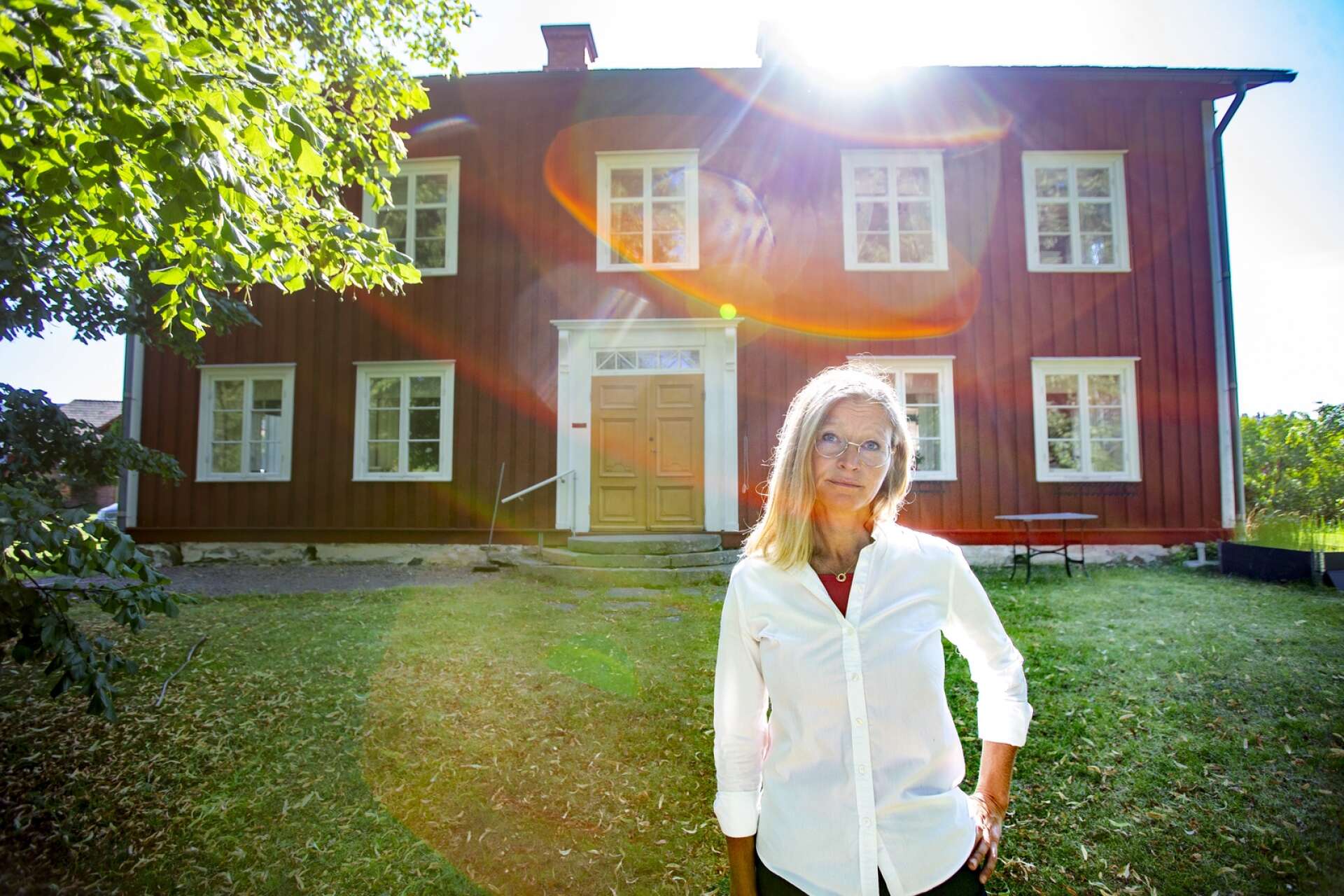 Eva Götbrink är glad över att protesterna till slut lönade sig. Nu kan Busteruds gård leva vidare, säger hon.