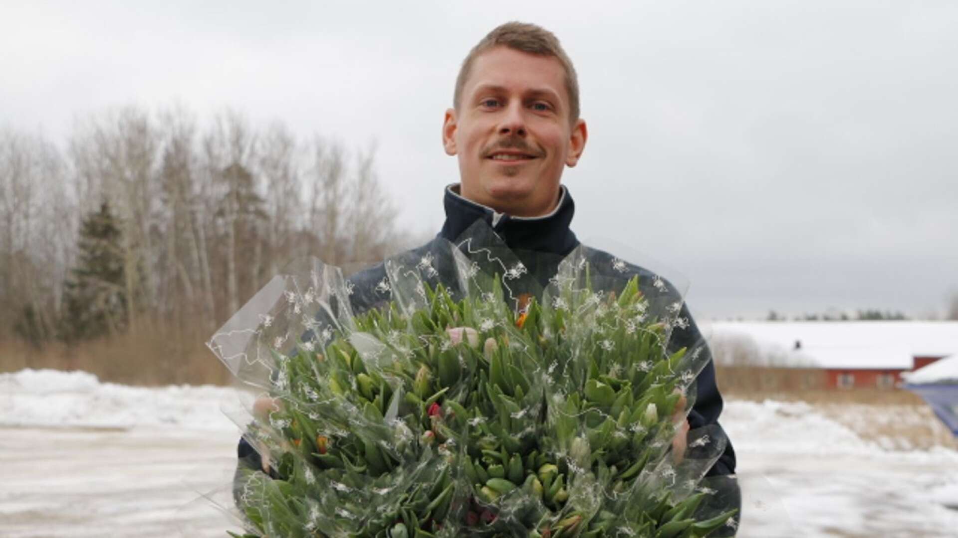 Tulpanernas tid är mellan jul och påsk, berättar Linus Albinsson, som har fullt upp inför Tulpanens dag.