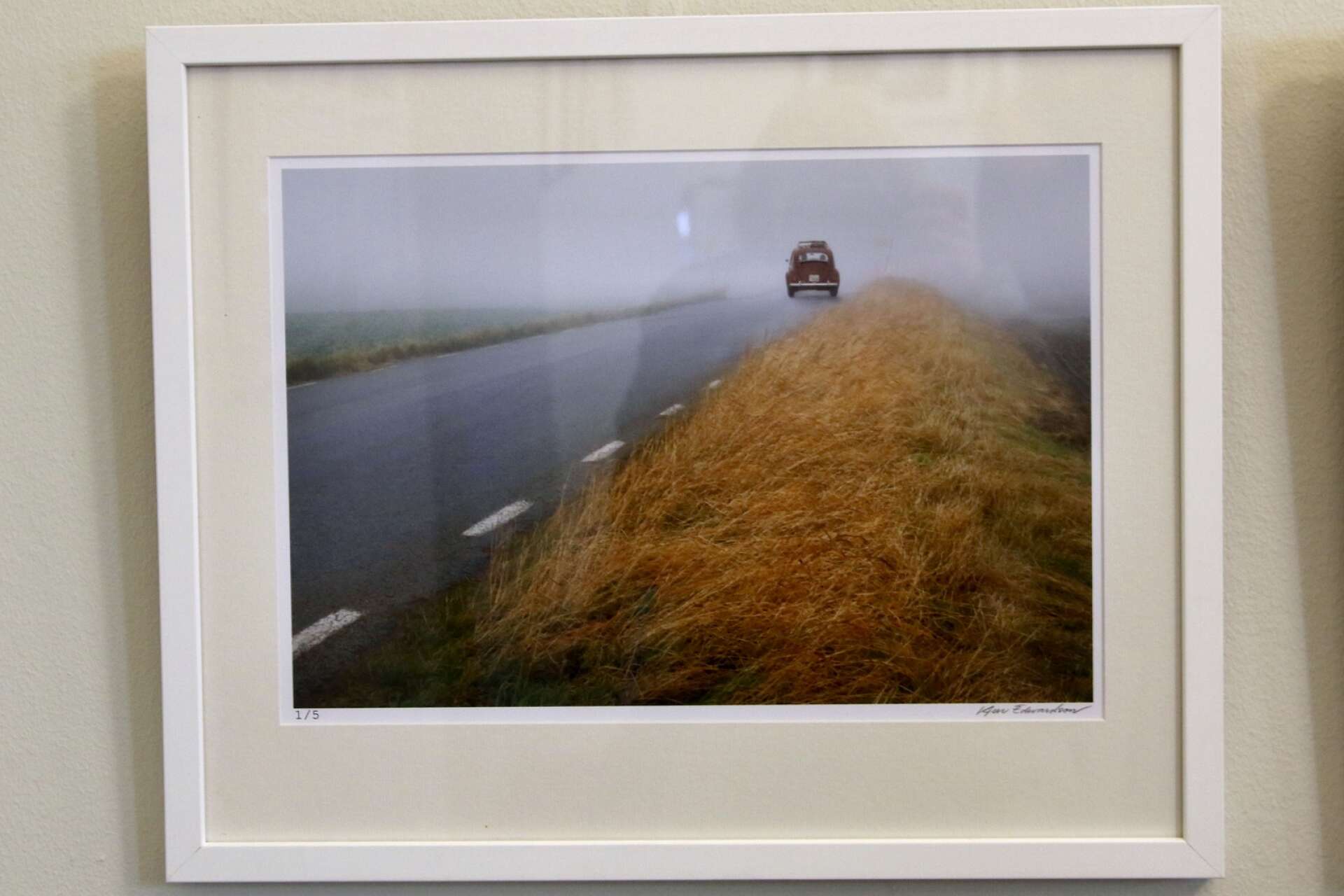Kjell Edwardson gillar att kombinera två bilder i en. Bilen fotograferade han under ett residensrally, vägen vid ett annat tillfälle.