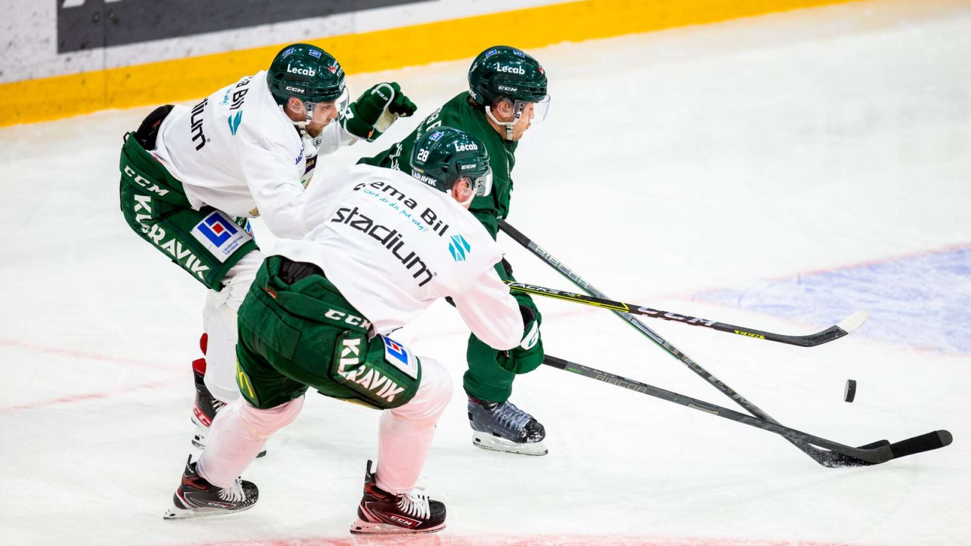 Per Åslund, Michael Lindqvist och Mattias Göransson var några av spelarna som kunde träna på måndagen. 