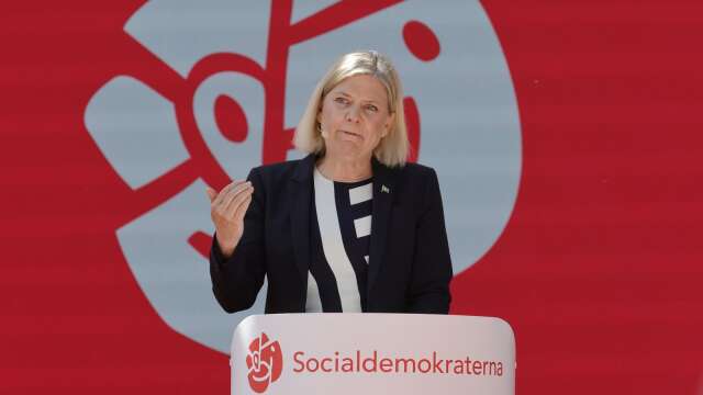 Socialdemokraternas partiledare Magdalena Andersson måste styra S till att driva en politik grundad i att de mänskliga rättigheterna, menar debattören. 