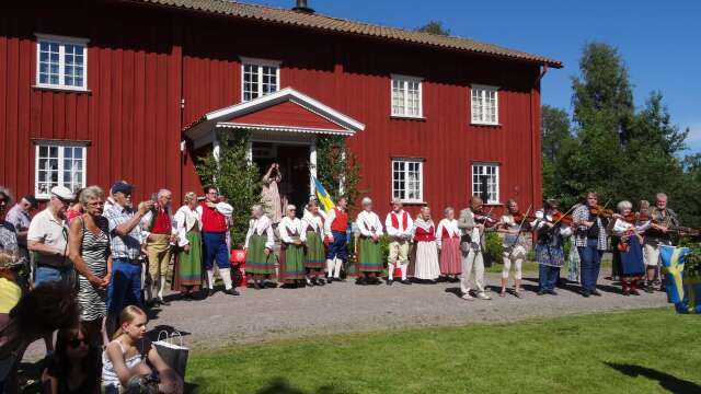 På lördag blir det 100-årsjubel på Sunne hembygdsgård. Bilden är tagen vid ett midsommarfirande.