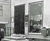 En av Säffles äldsta affärsrörelser var Lundells tobaksaffär. I dag är huset kvar men trappan är borta. Hos Lundells kunde man också köpa penninglotter. Namnet Lundells lever vidare i form av spelbutiken vid Sundsgatan. Lundells är 131 år räknat från starten.