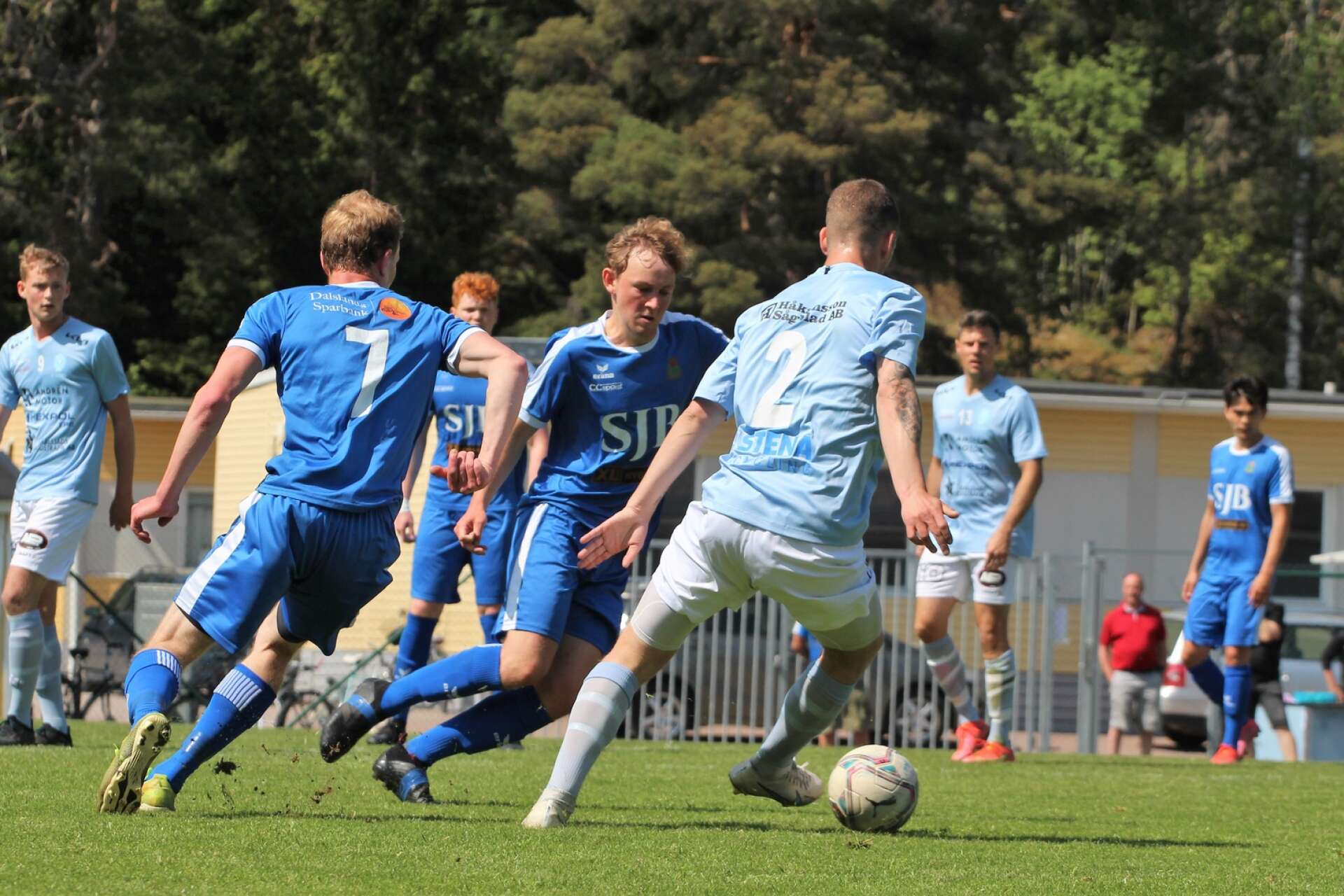 Martin Eriksson med bollen i duell med Theo Johannesson och till vänster Victor Remneland.

Fotboll på Rösvallen, Åmål
Division 4 Bohuslän–Dalsland
IF Viken – Eds FF 0–2 (0–1)