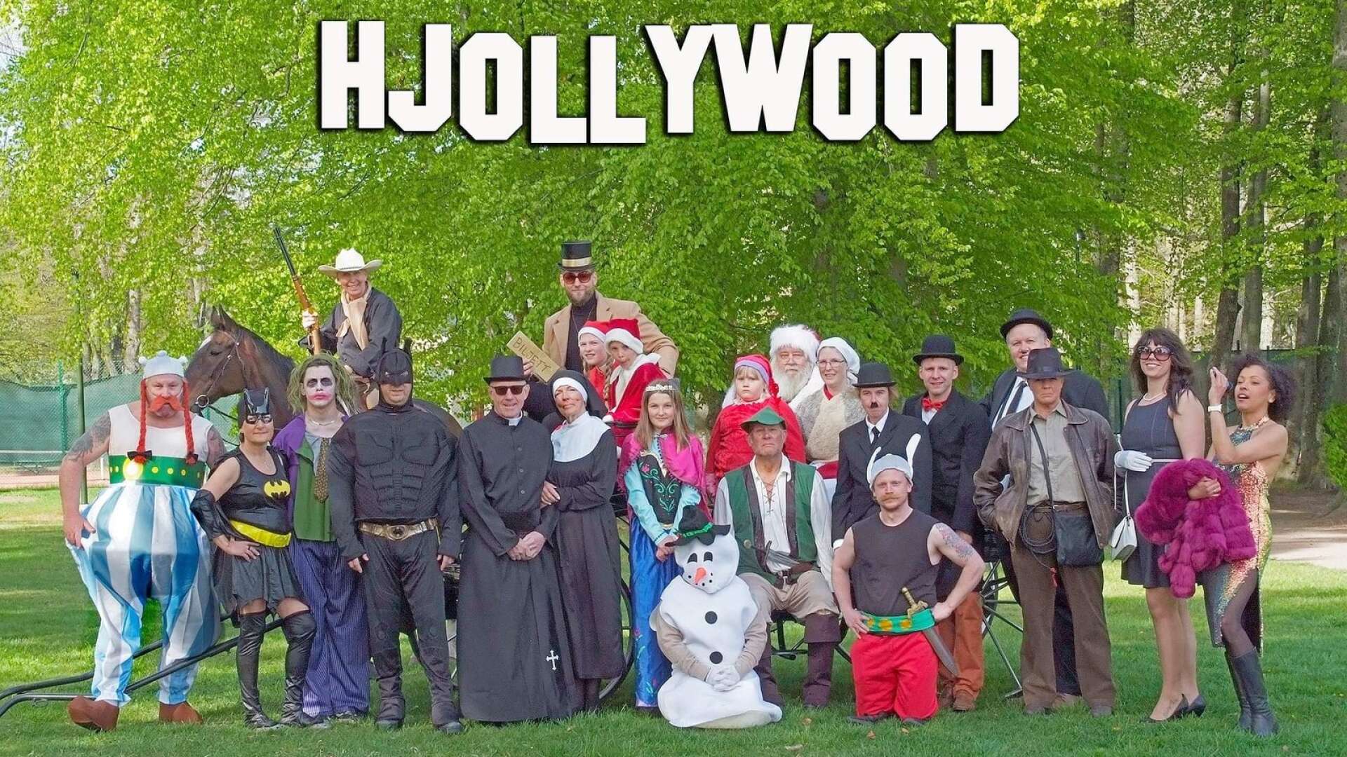 Det var kändistätt när den stjärnspäckade gruppen Hollywoodkändisar samlades till det årliga fotot inför Juldoppet i november. Årets tema är Let&apos;s go to Hjollywood mix.