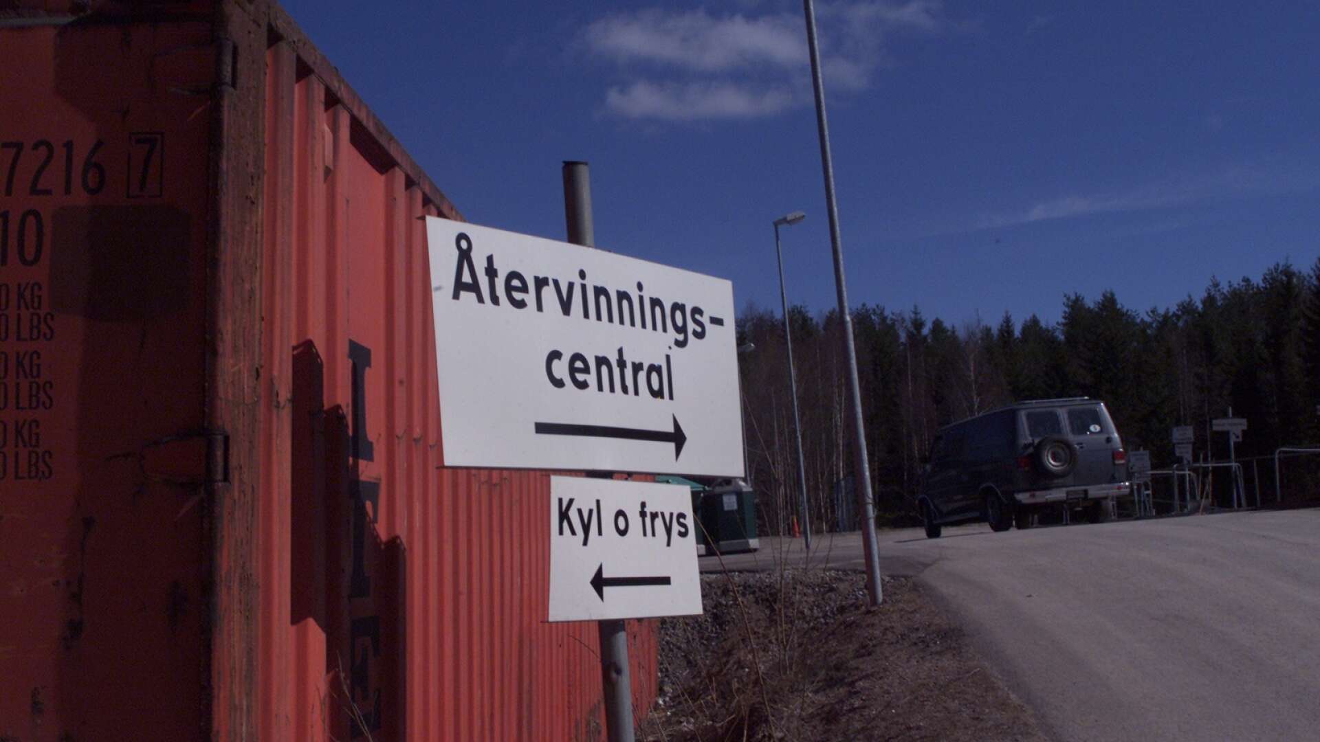 Återvinningsstationen kommer att bli kvar i Långskogen, enligt ett beslut som politikerna i kommunstyrelsens teknikutskott har valt att gå vidare med.