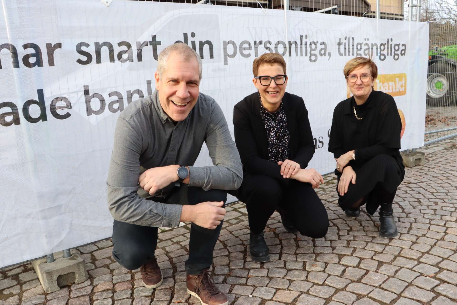 Tidaholms sparbanks Michael Swärd, Maritha Stäveryd och Gunilla Karlsson ser med tillförsikt på etableringen av nya banken i Hjo. 