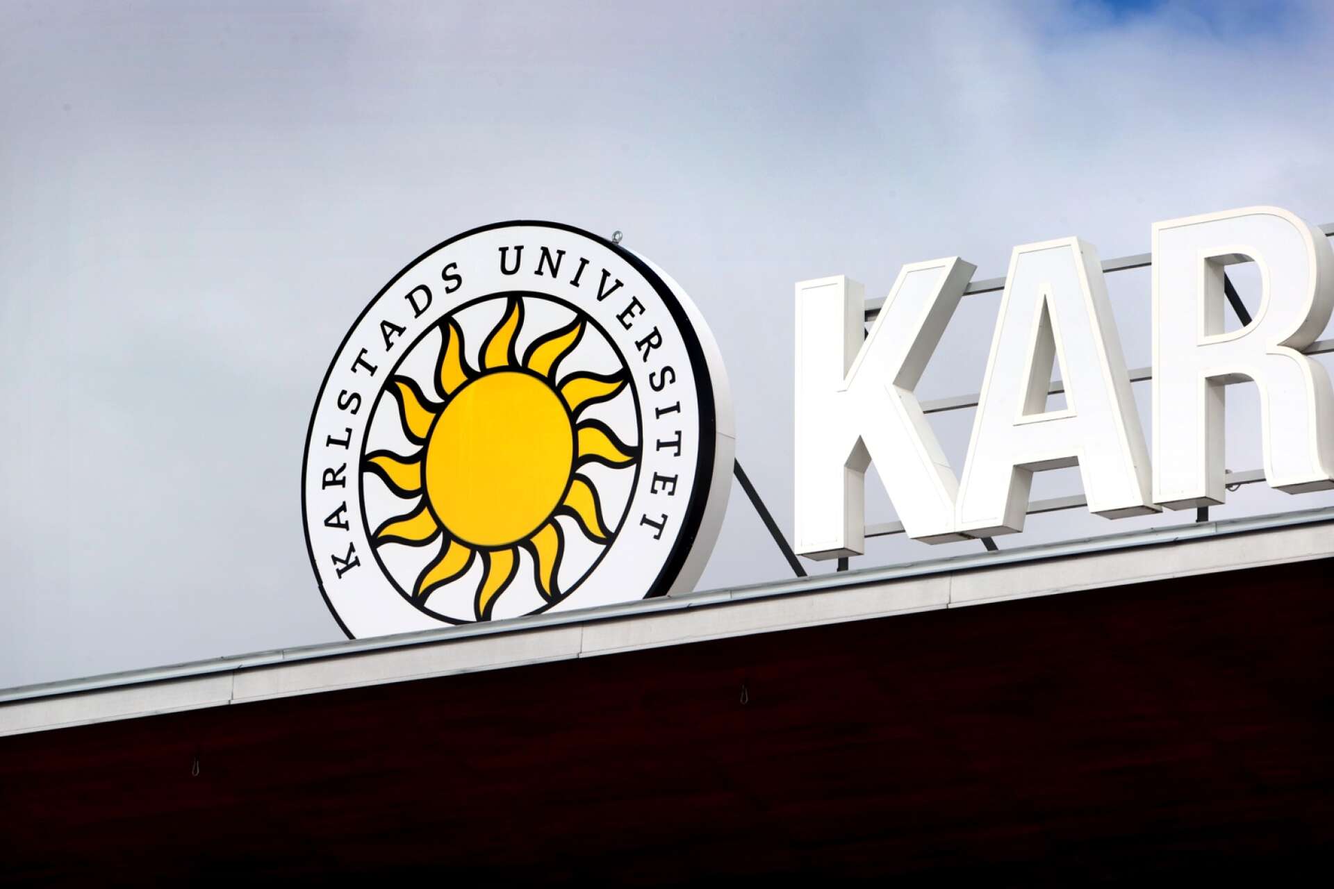 Tolv studenter stängs av från Karlstads universitet.