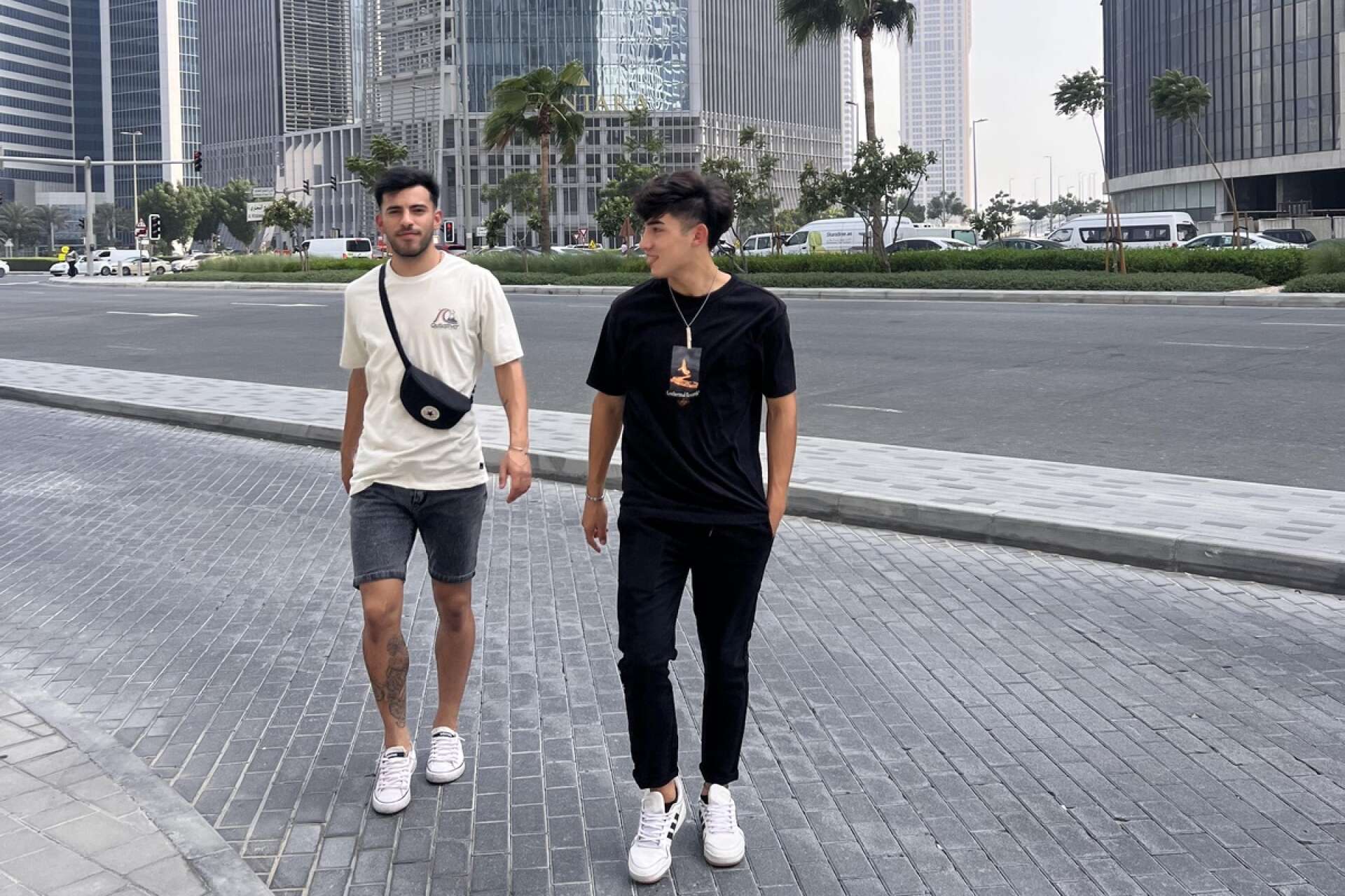 Nahuel Romero utforskar Dubai tillsammans med lagkompisen och landsmannen Luciano Gutierrez som också är ny i klubben. 