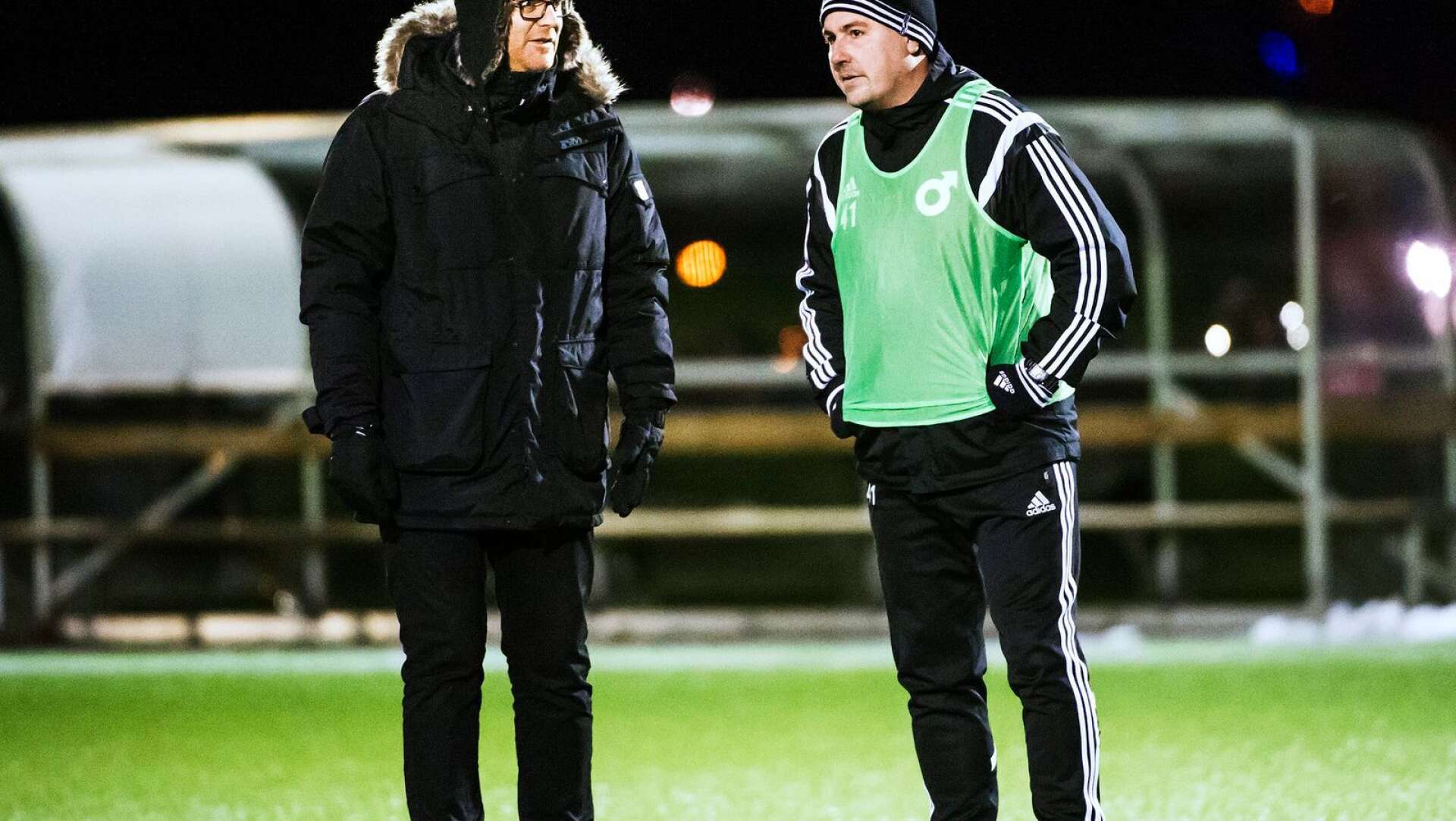 Degerfors sportchef Patrik Werner och tränaren Stefan Jacobsson hoppas få mer pengar till spelartruppen kommande säsong.