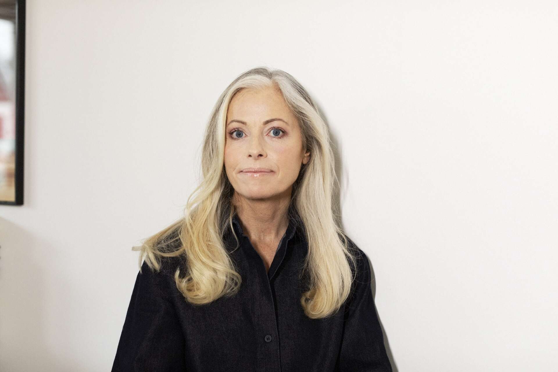Mimmi Jensen Gellerhed, född 1970, bor i Stockholm. Romanen Vaken är hennes debut och för den nominerades hon både till Studieförbundet Vuxenskolans författarpris och Borås Tidnings Debutantpris under 2022.