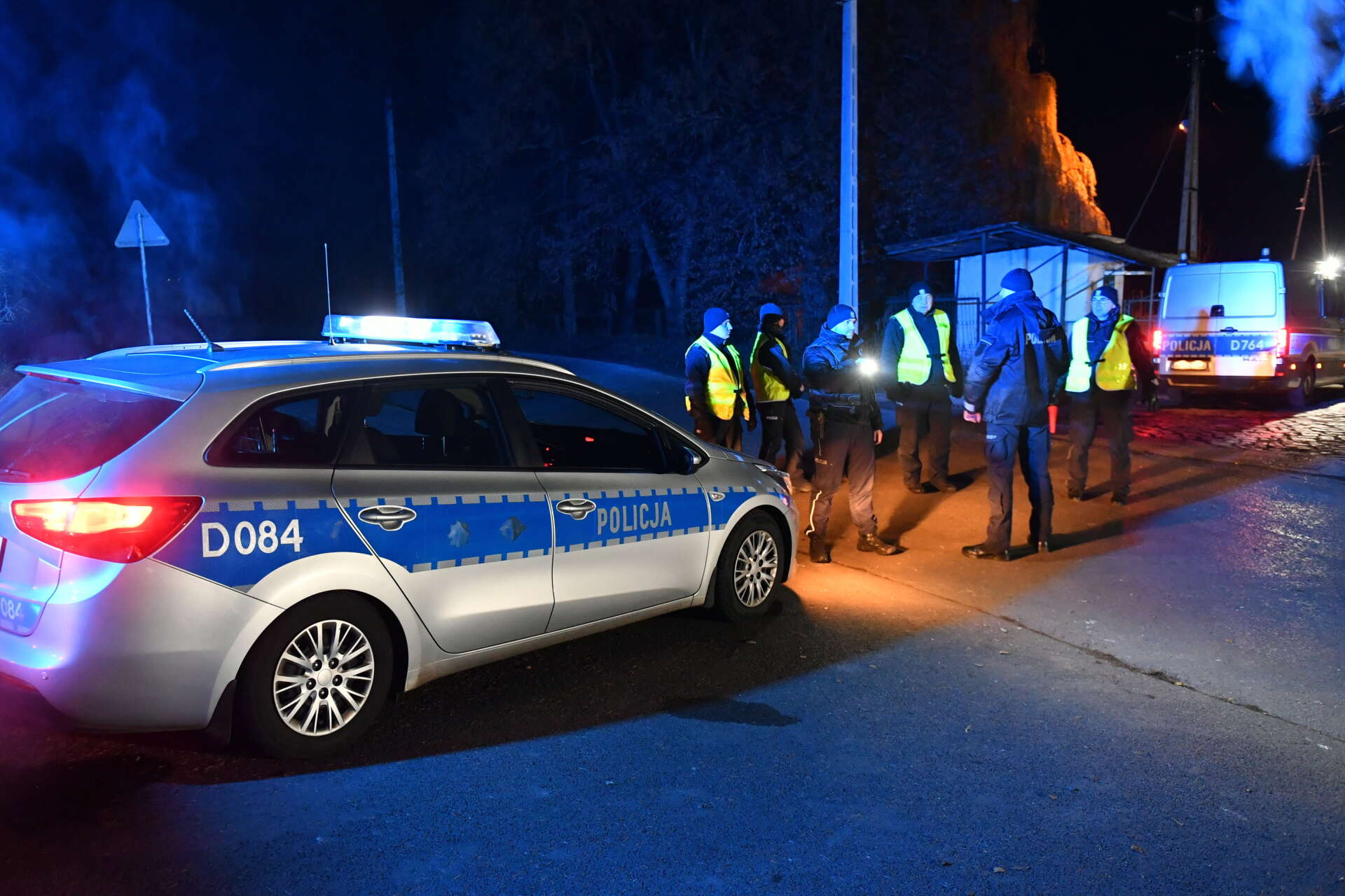 Polsk polis vid den lilla orten där robotarna slog ned.