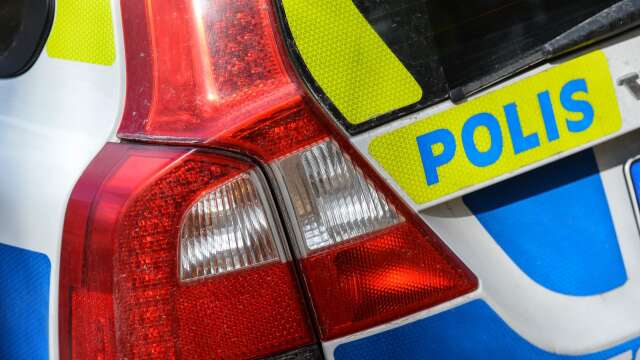 Polispatrullen stoppade en bil i Åmål på tisdagsförmiddagen, där föraren fick böter för att ha kört i bussfilen./ARKIVBILD