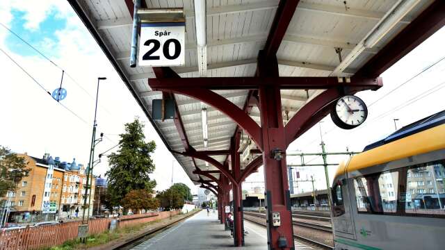 Spår 20 vid centralstationen i Karlstad är tillsvidare avstängt efter att två persontåg var nära att kollidera på måndagen. 