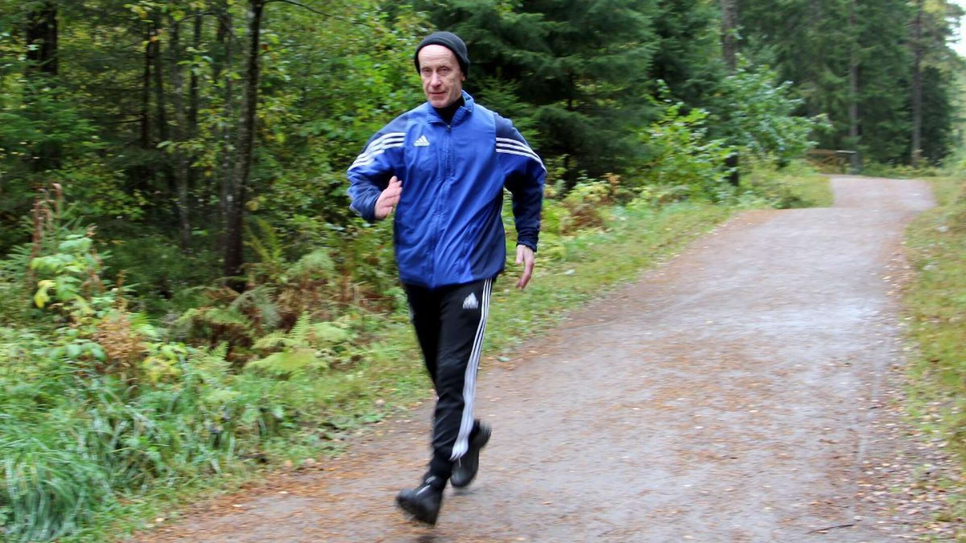 Lennart Kero kör fem löppass i veckan, och favoriten är lila milen.