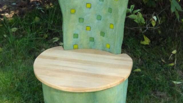 Marita Olsson gör nya stolar med en gammal hantverkstradition som grund.