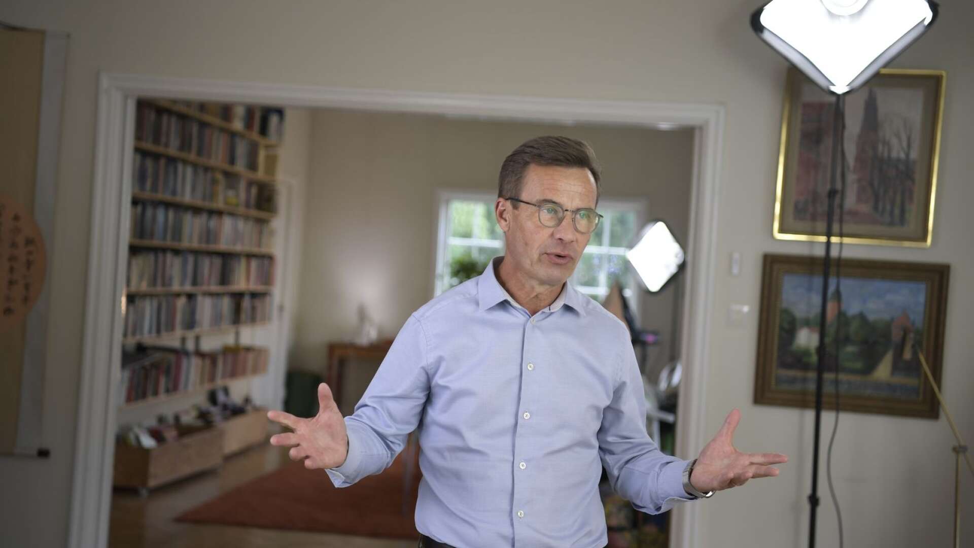 Ulf Kristersson (M) höll ett digitalt sommartal i sitt hem i Strängnäs.