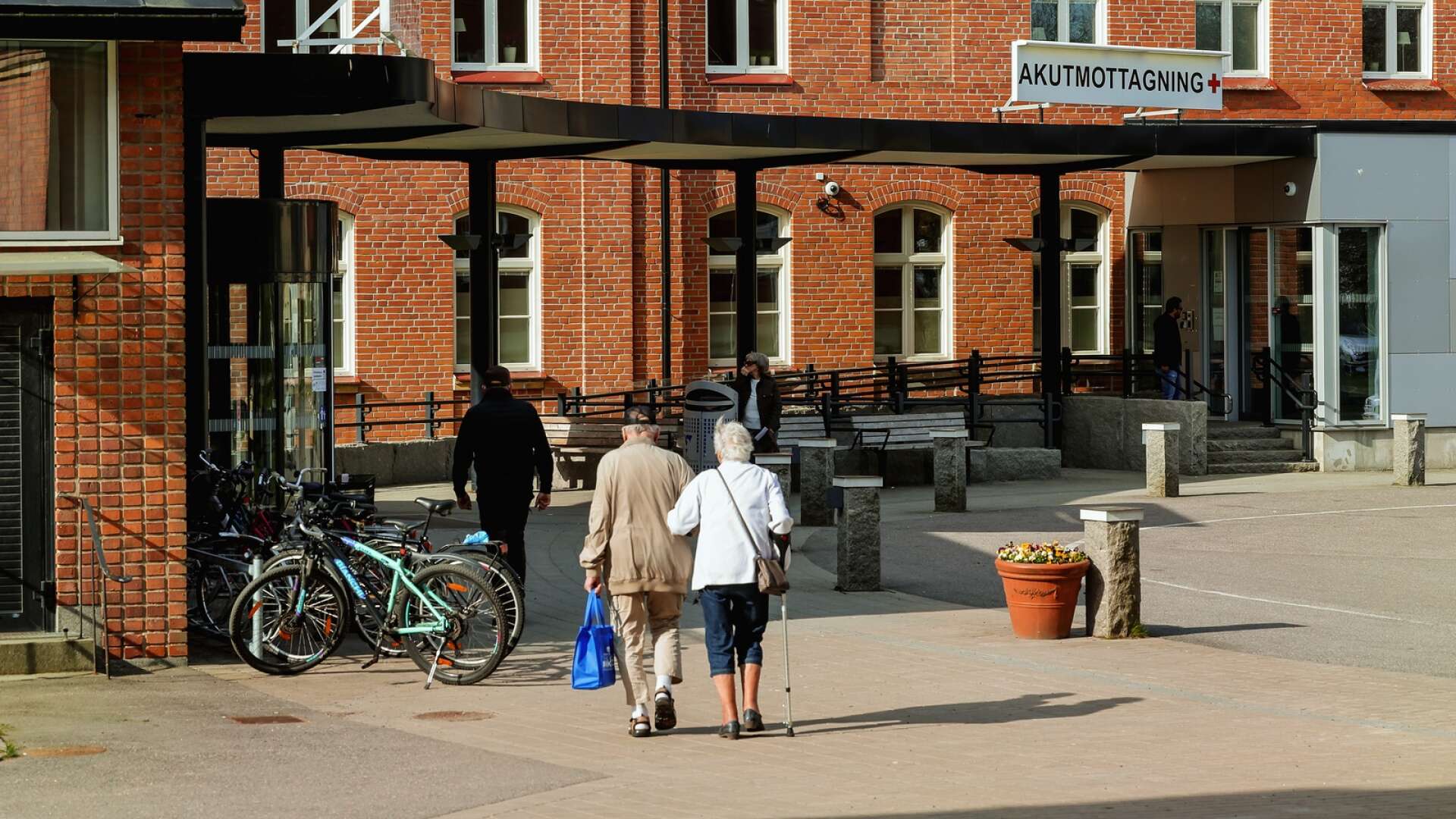 Blir det en majoritet för att gå vidare med en stängning av akuten i Lidköping? Politikerna vill inte föregå beslutet på fredag.