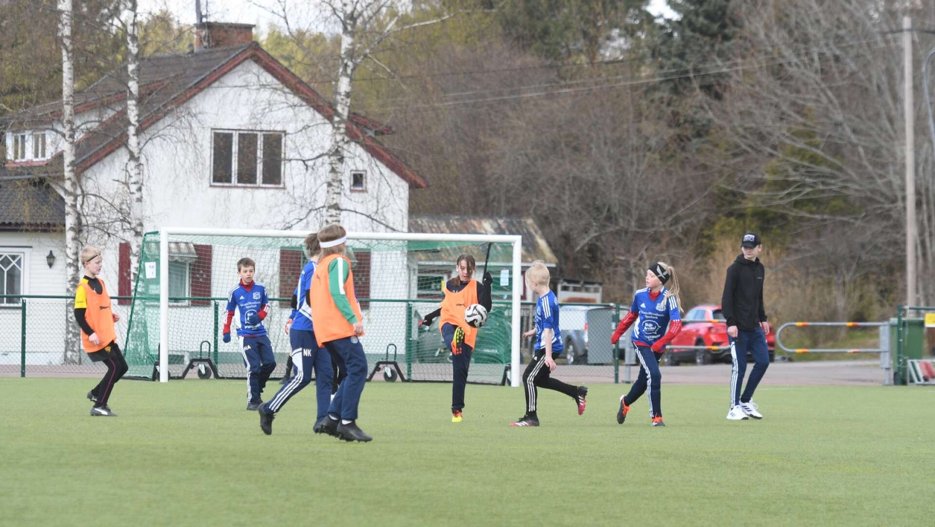 54 skolklasser från Arvika och Eda deltog i årets klassfotboll.