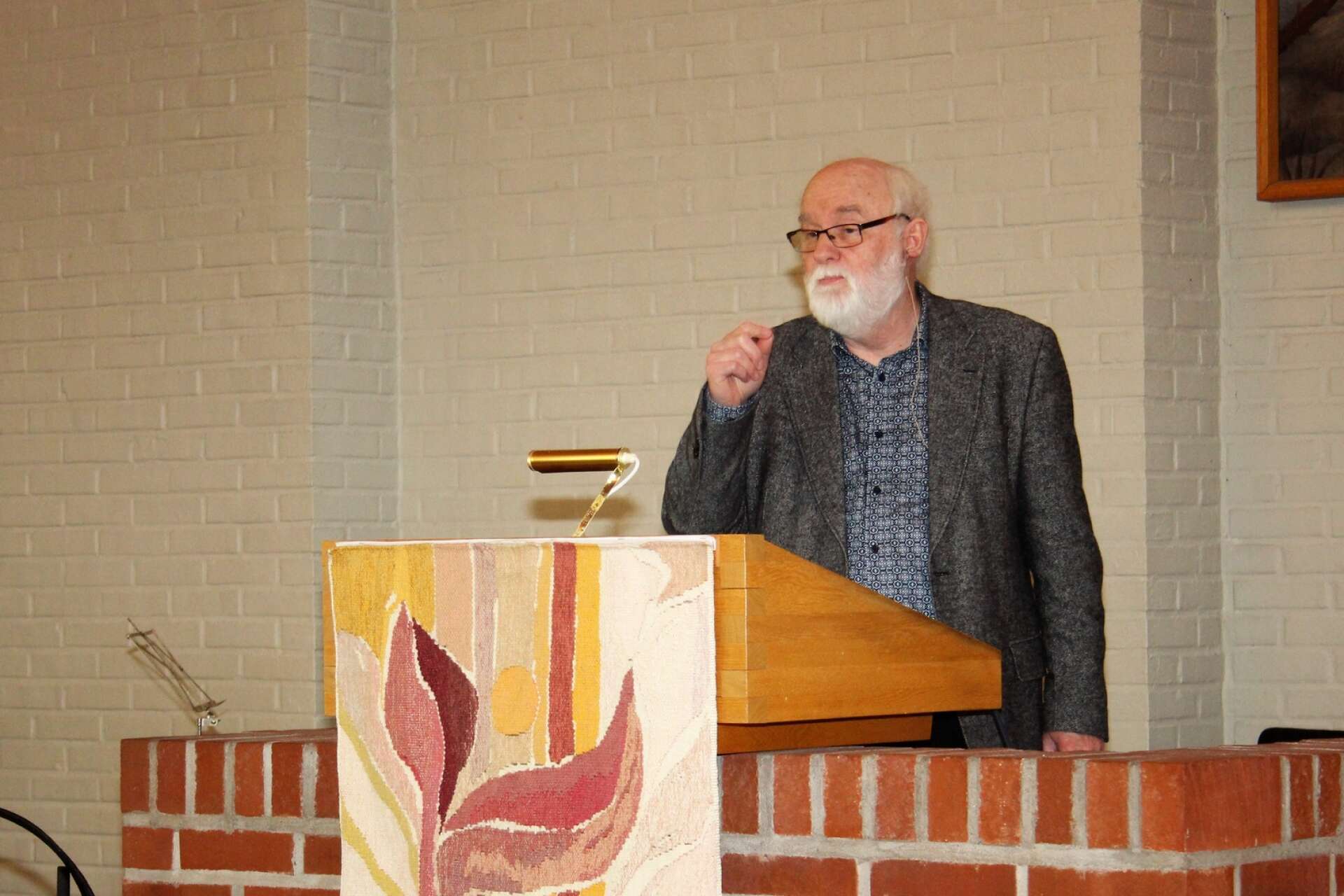 Pastorn och högskolelektorn Rune Dahlén pratade om frikyrkans historia och om Åmåls kyrkohistoria, men bjöd också på personliga minnen.