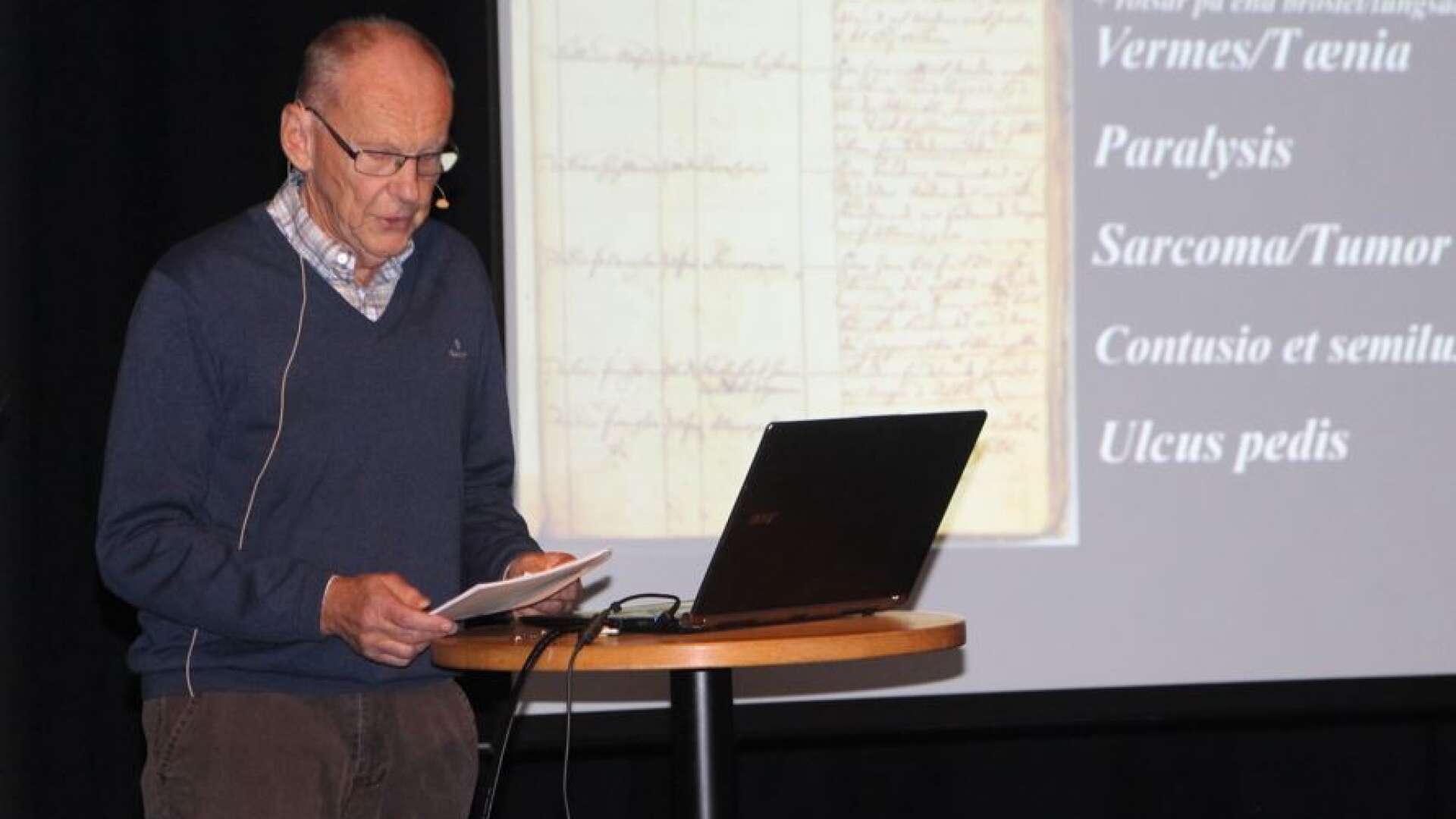 Åke Möller föreläste om Mariestads storhetstid inom sjukvård.