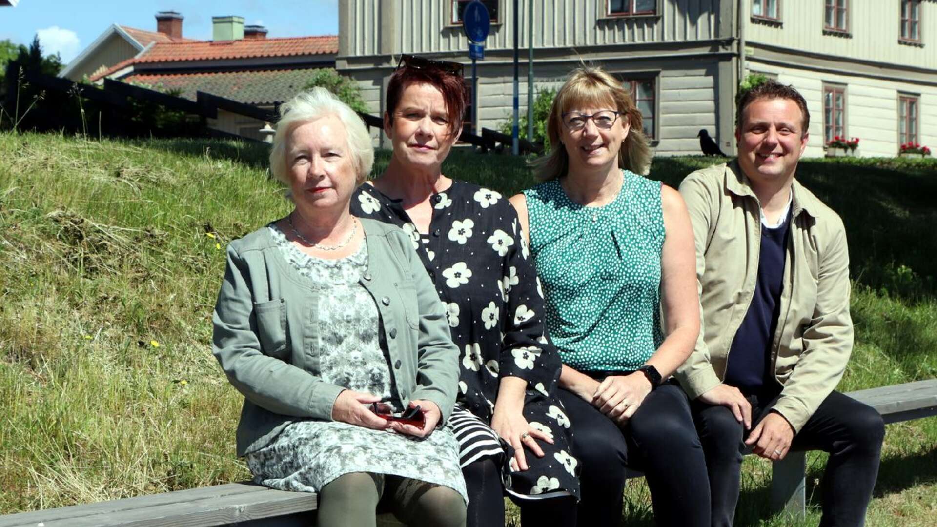 Eva-Lott Gram (KD), kommunalrådet Catrin Hulmarker (M), Britt-Marie Sjöberg (C) och Petter Jönsson (L) presenterar Allianens vårbudget, som varken bjuder på valfläsk eller skattehöjning.