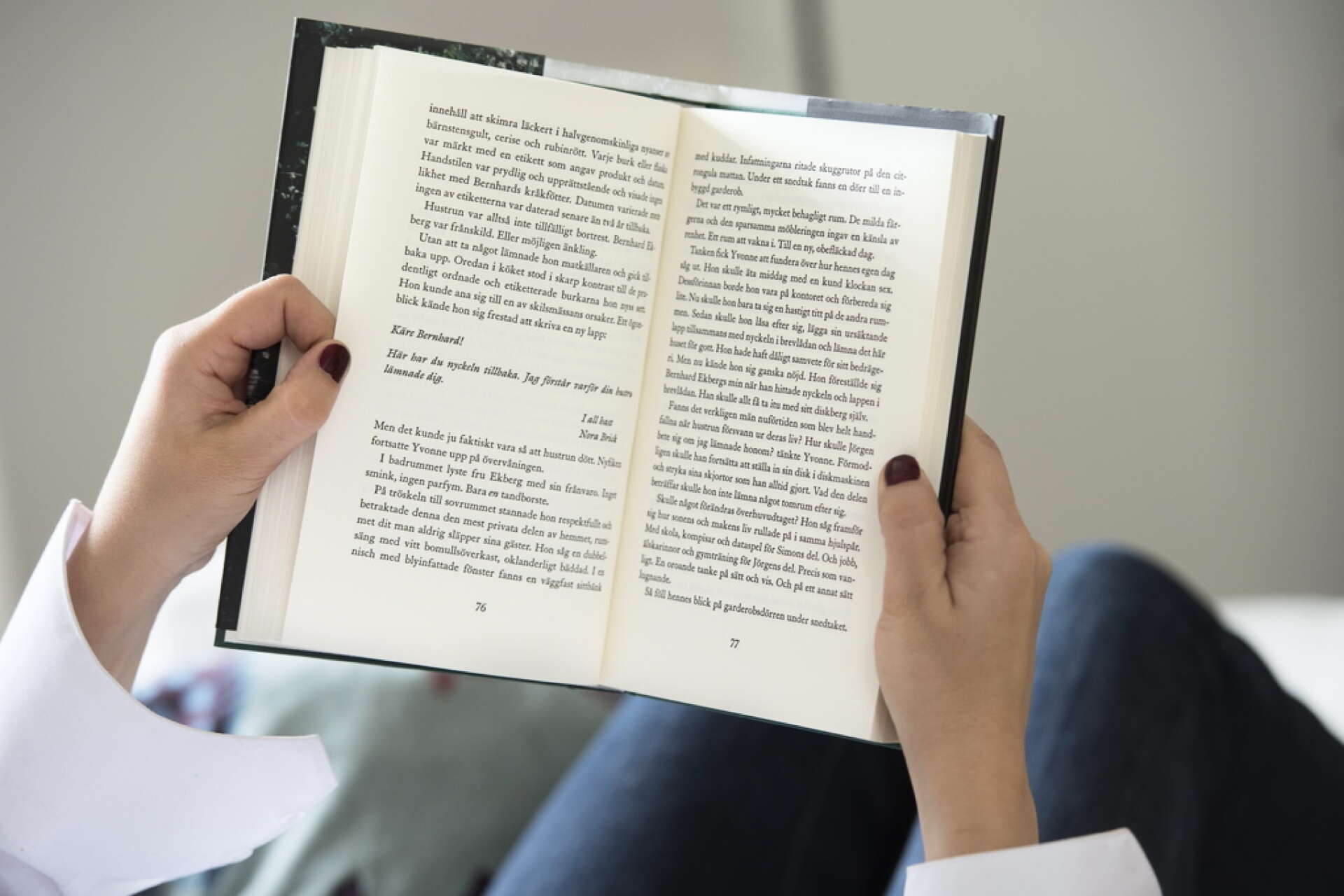 44 procent av svenskarna läser en bok mer än en gång i veckan. Arkivbild. 
