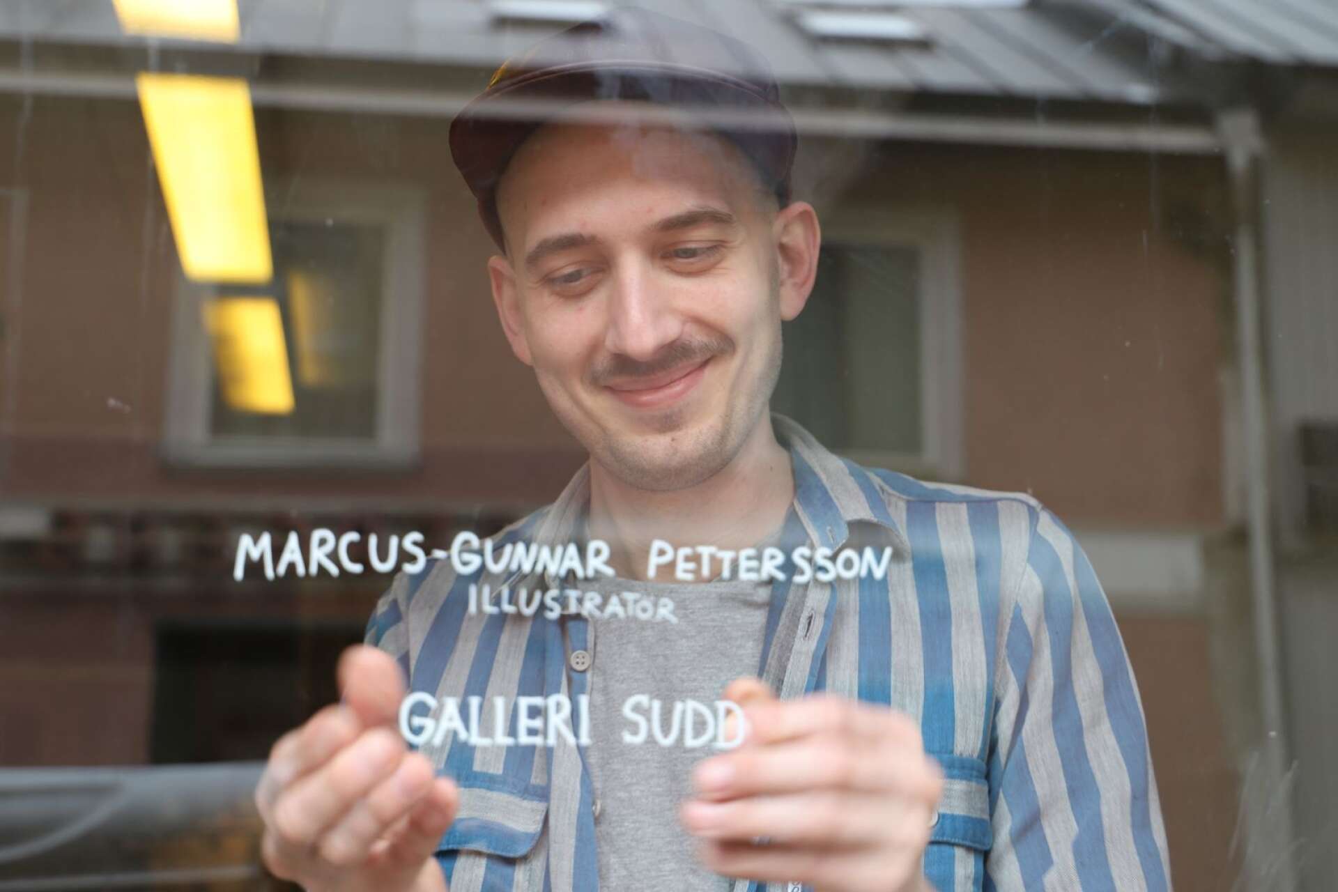 Illustratören Marcus-Gunnar Pettersson bor och verkar i Arvika. Han har varit aktuell med flera böcker i år, men också för att han startat galleri: Galleri Sudd.