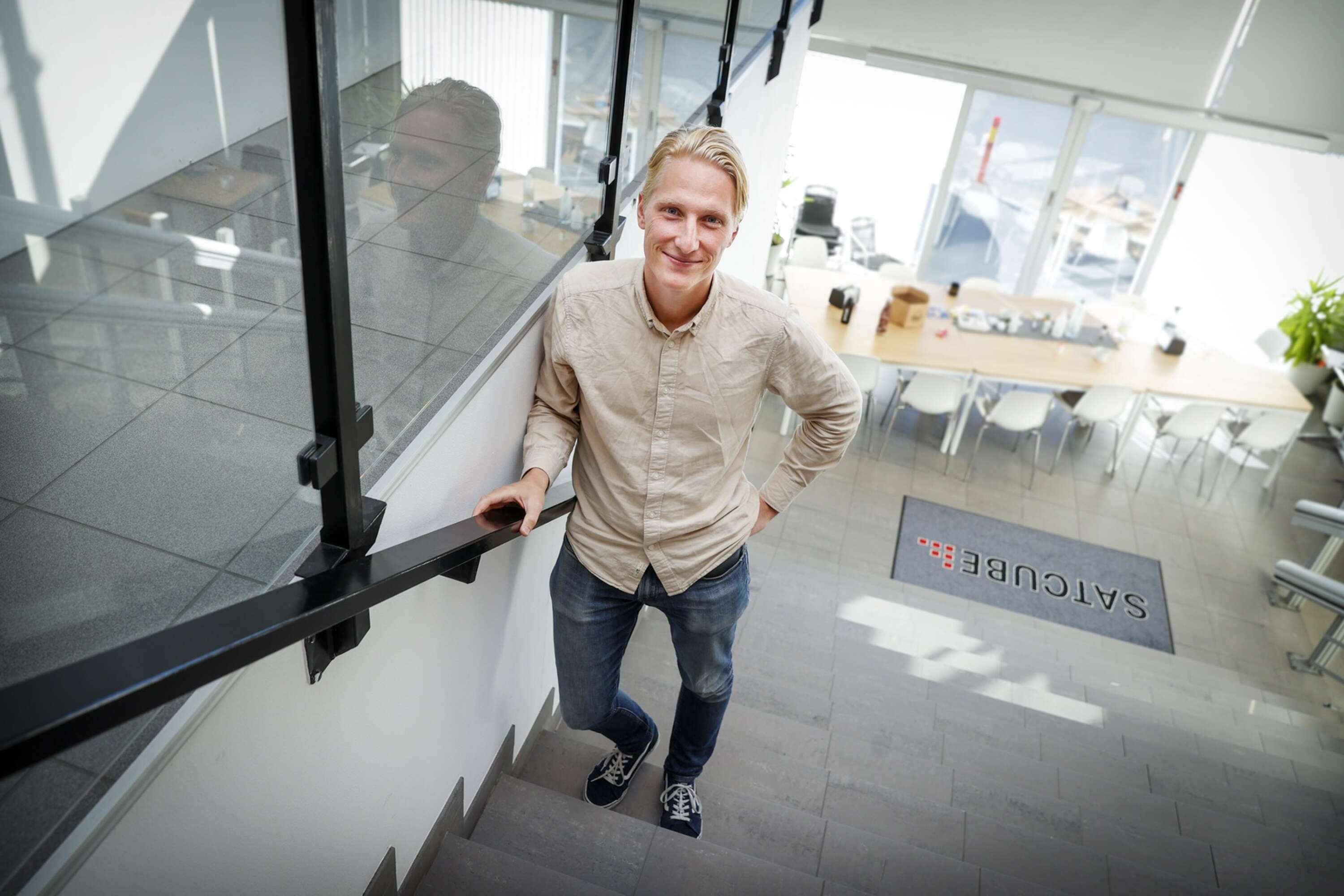 Lukas Nyström, uppvuxen i Karlstad, jobbar huvudsakligen i Göteborg, men besöker regelbundet företagets produktions- och utvecklingsavdelning i Karlstad.