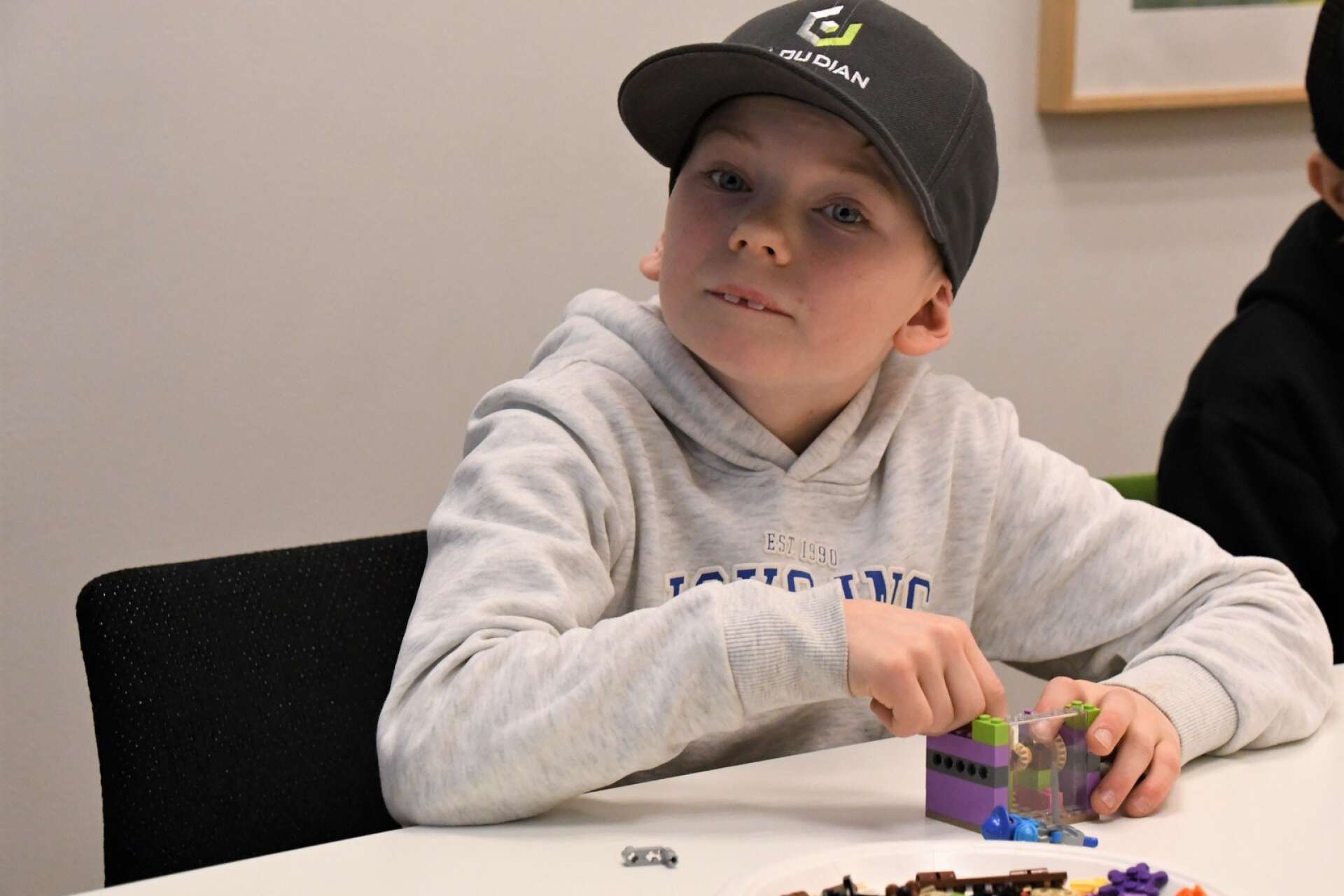 Theo Olsson, 12, från Ekshärad - en framtida vinnare i Lego Masters? Passionen har han definitivt. 