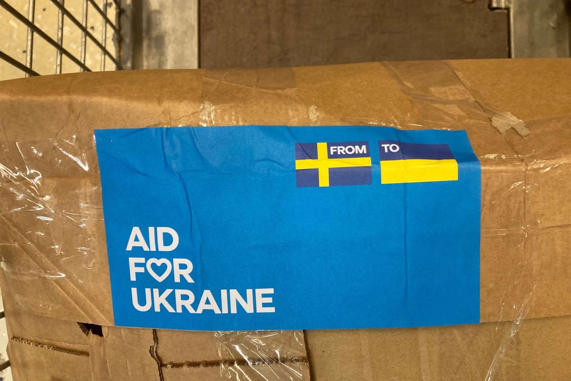 Hjälp på väg från Säffle-Åmåls postcenter till Ukraina. Fri frakt och max 20 kilo är två regler.