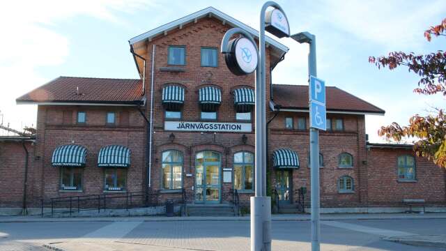 En resenär som saknade giltig biljett, rapporterades av tågvärden i Åmål. 