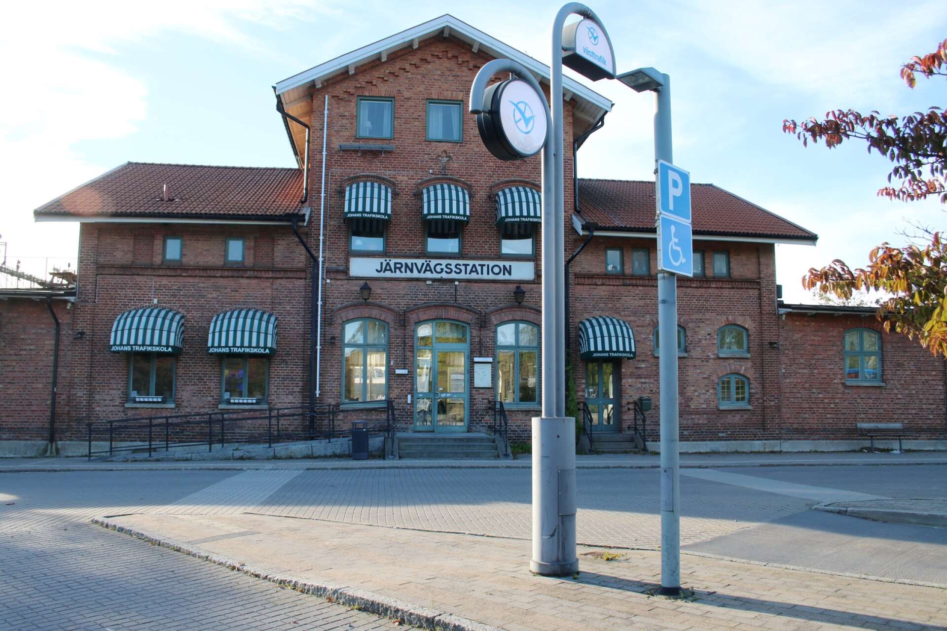 En resenär som saknade giltig biljett, rapporterades av tågvärden i Åmål. 