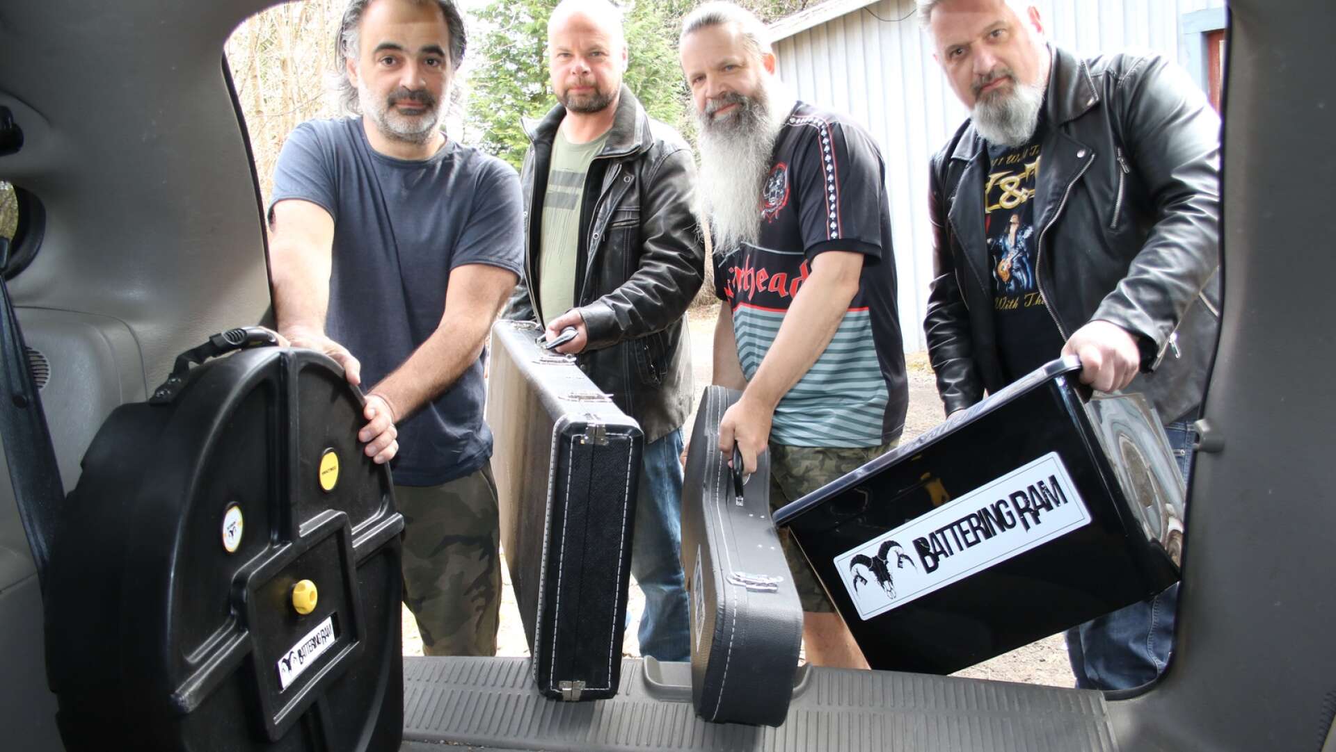 Trummisen Tony Trust (till vänster), basisten Jocke Ståhl, gitarristen Jonas Edmark och sångaren Johan Hallström har en rad spelningar framför sig, liksom släppet av Battering Rams andra album.