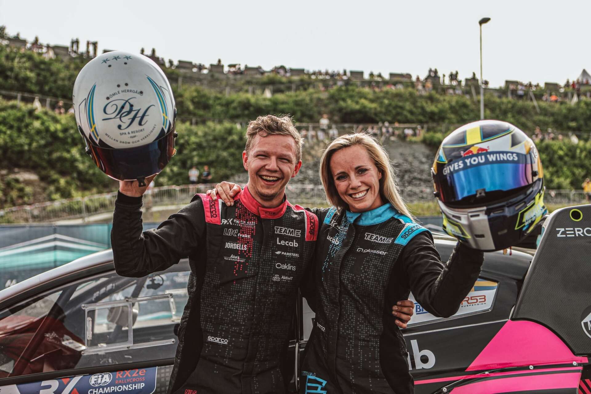 Nya rallycrossparet Nils Andersson och Mikaela Åhlin-Kottulinsky blev tvåa och trea i RX2e-klassen i rallycross-VM i norska Hell.