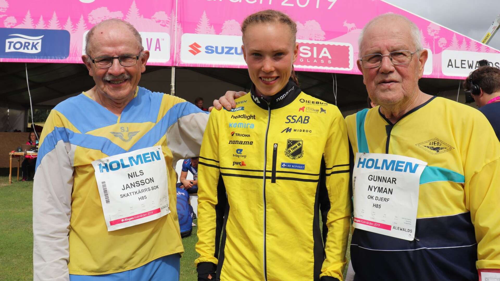 Tove Alexandersson, världens bästa orienterare och suverän ledare av O-ringen tillsammans med de rutinerade värmländska herrarna Nisse Jansson, 85 år och Gunnar Nyman, 86. Gunnar gör sitt 52:a O-ringen.